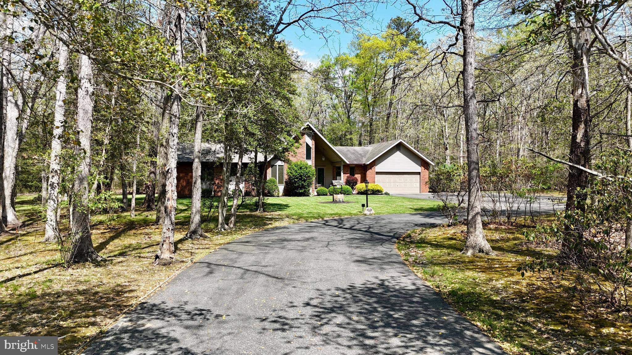 Elmer, NJ 08318,988 LAUREL LN