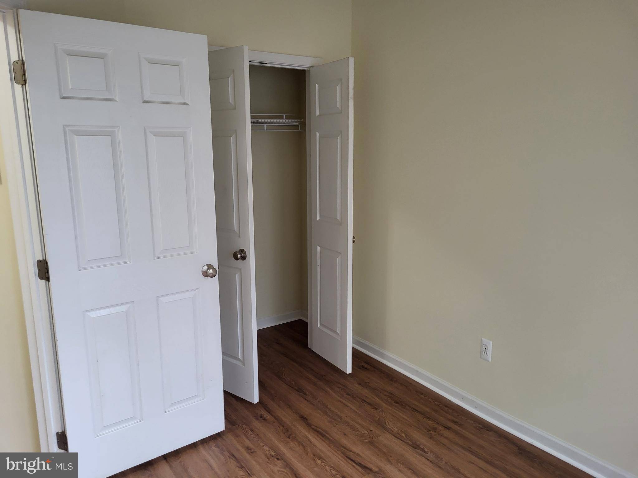 Chantilly, VA 20152,42604 PINE FOREST DR
