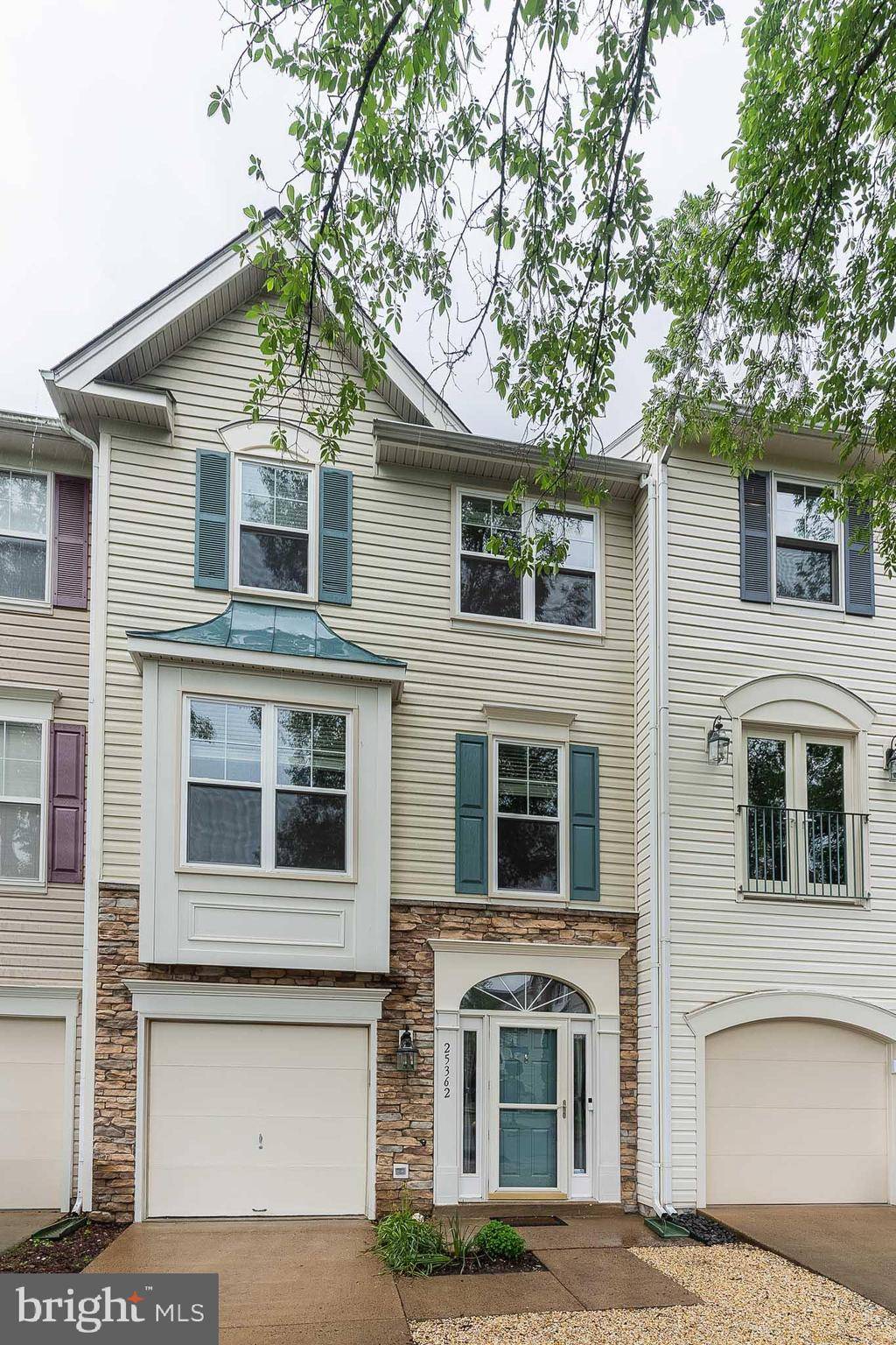 Chantilly, VA 20152,25362 ASHBURY DR