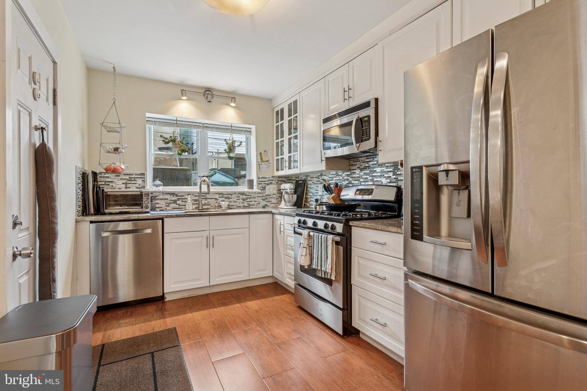 Philadelphia, PA 19148,833 PIERCE ST