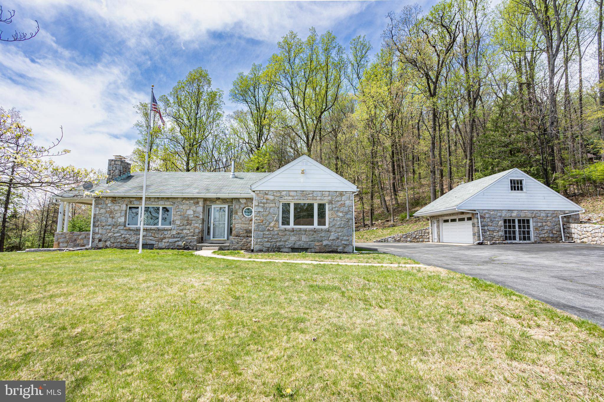 Reading, PA 19606,330 CHURCH LANE RD