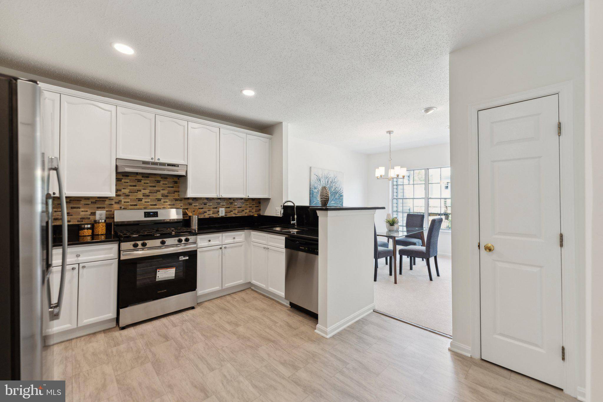 Centreville, VA 20120,14413 GLENCREST CIR #111