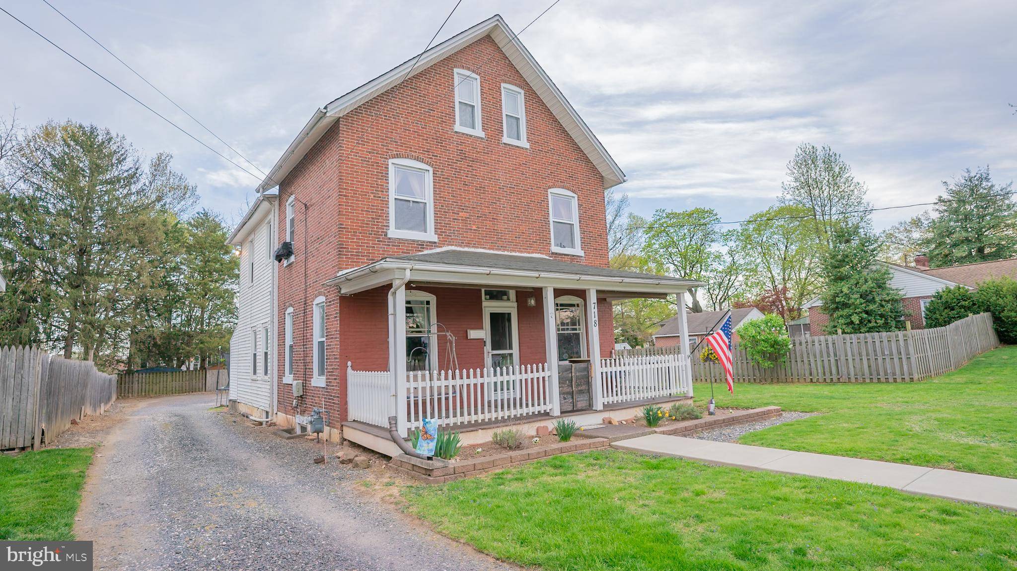 Royersford, PA 19468,718 WALNUT ST