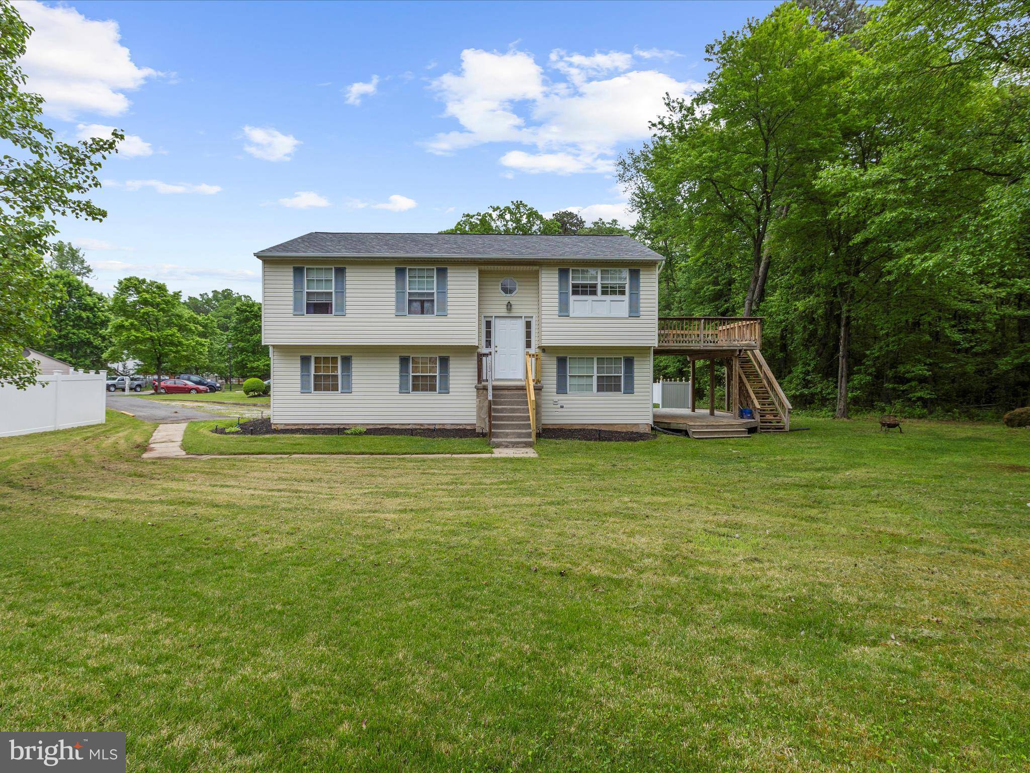Glen Burnie, MD 21060,421 PINE WAY DR