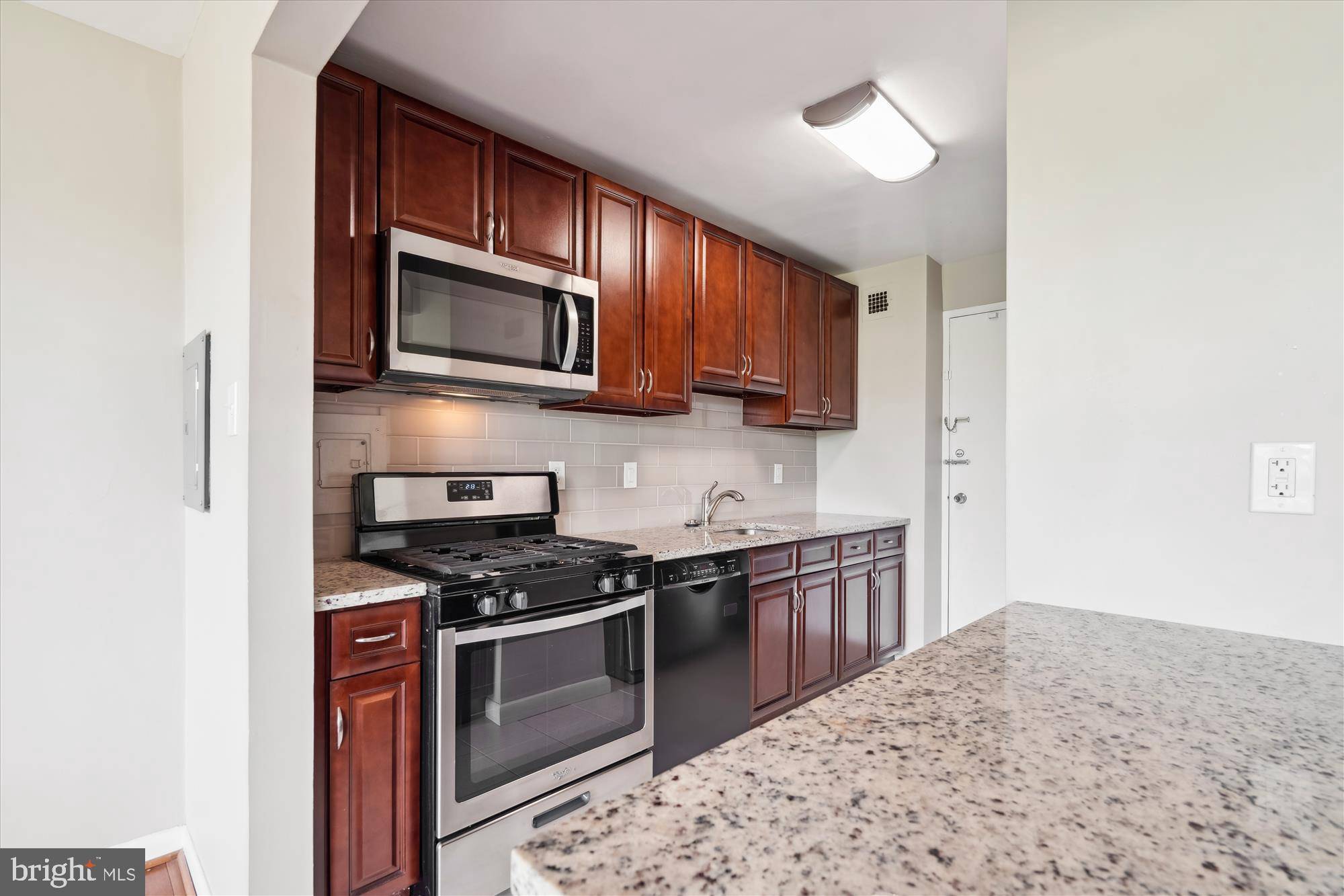 Rockville, MD 20852,10401 GROSVENOR PL #825