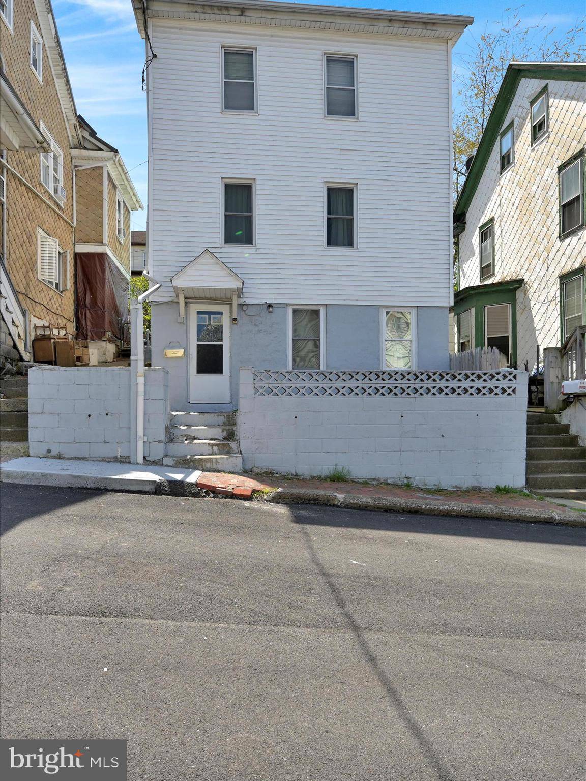 Shamokin, PA 17872,920 E CHESTNUT ST
