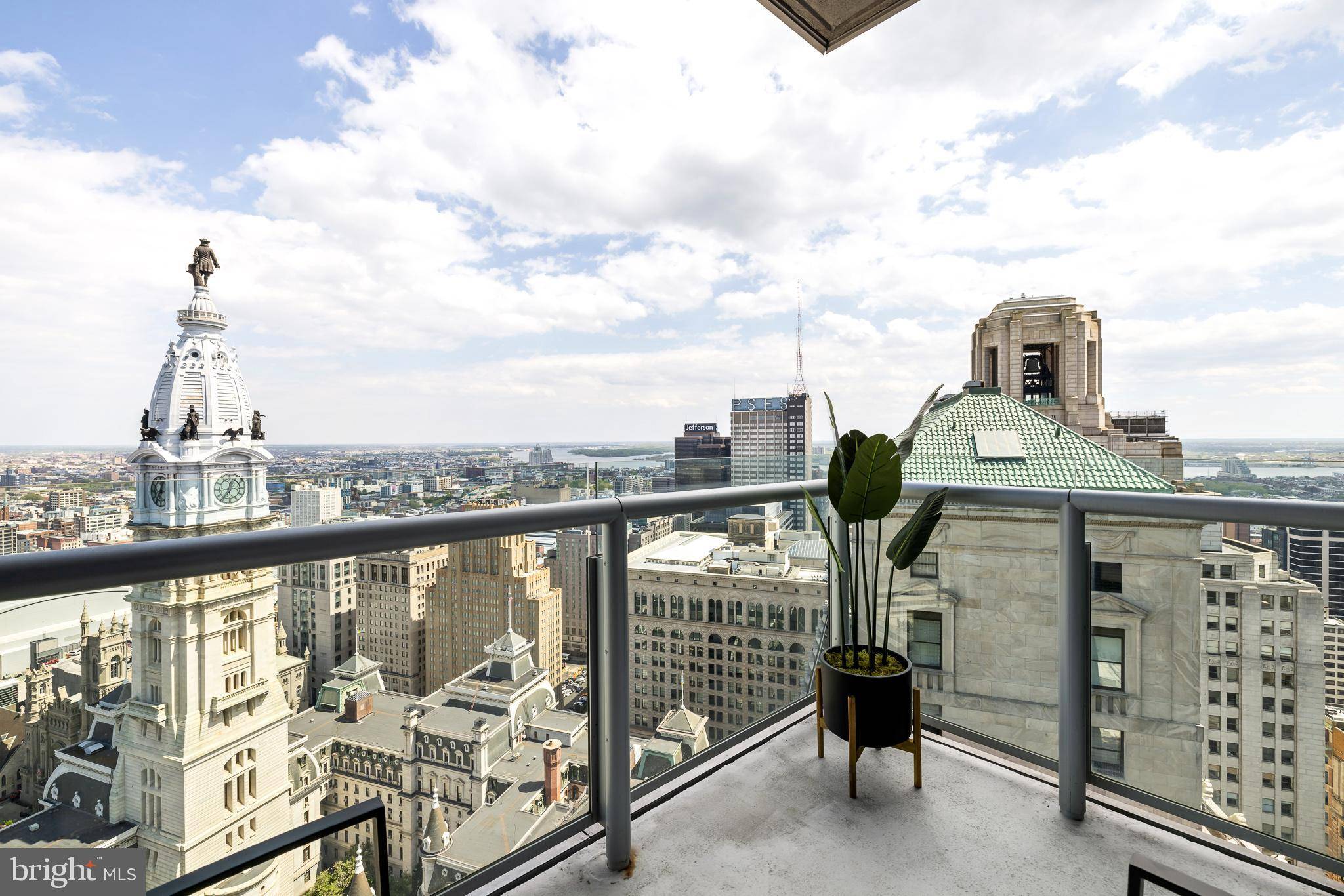 Philadelphia, PA 19102,1414 S PENN SQ #18B