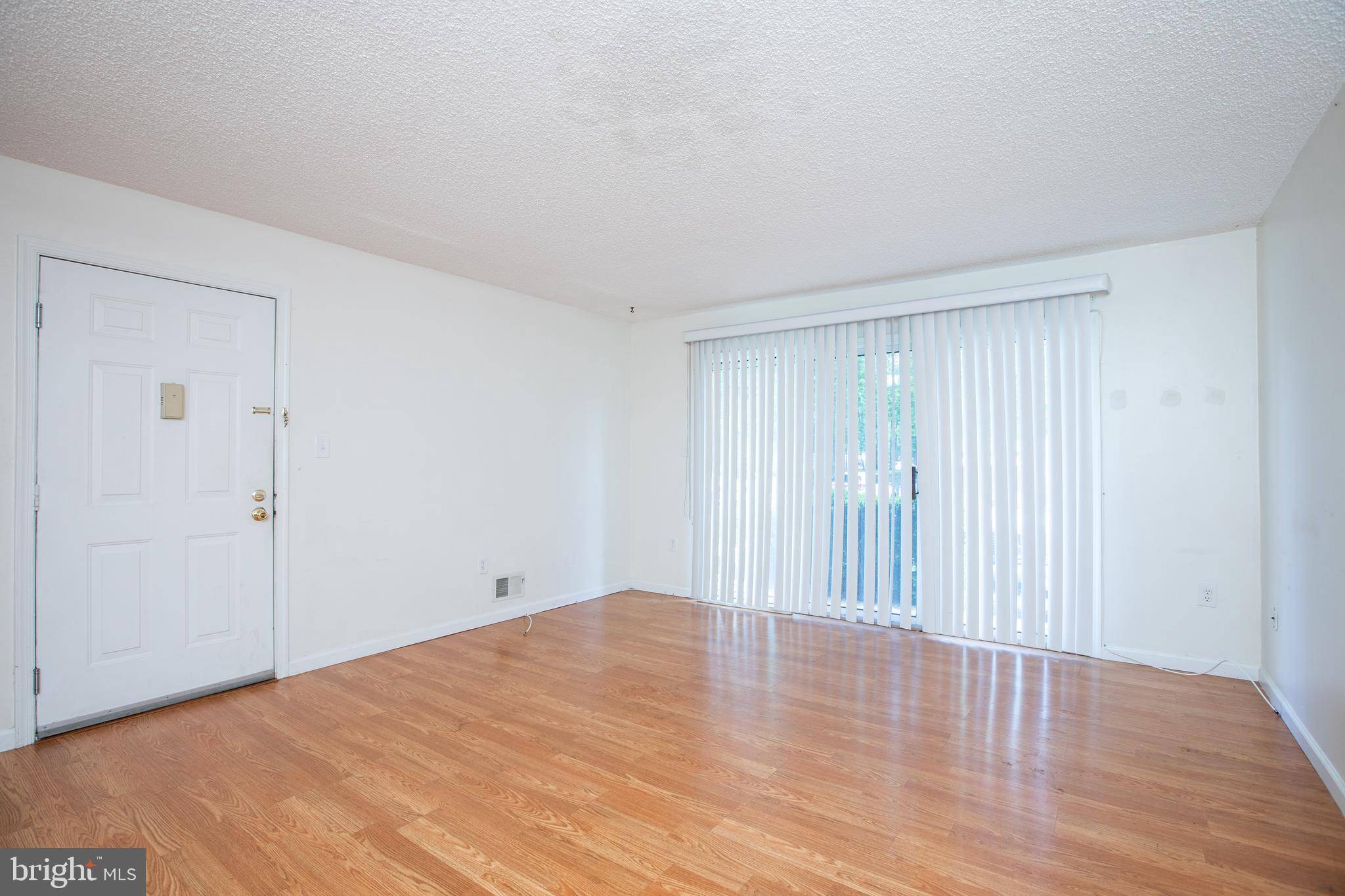 Hamilton, NJ 08619,20 HOLLY CT