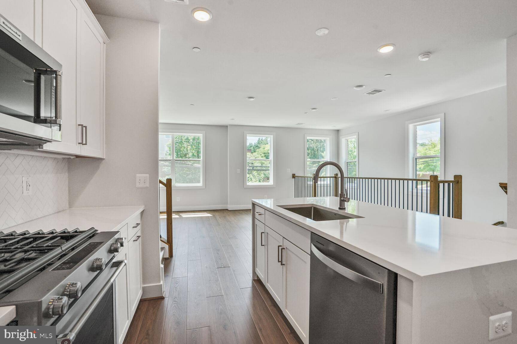 Alexandria, VA 22304,4977 EISENHOWER AVE