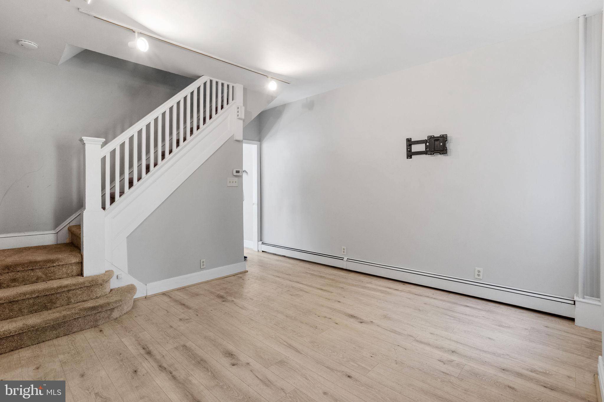 Trenton, NJ 08611,412 MARKET ST