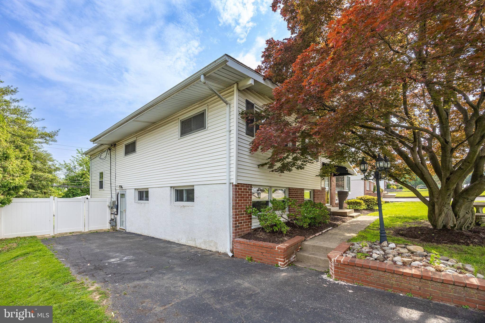 Broomall, PA 19008,533 WARREN BLVD