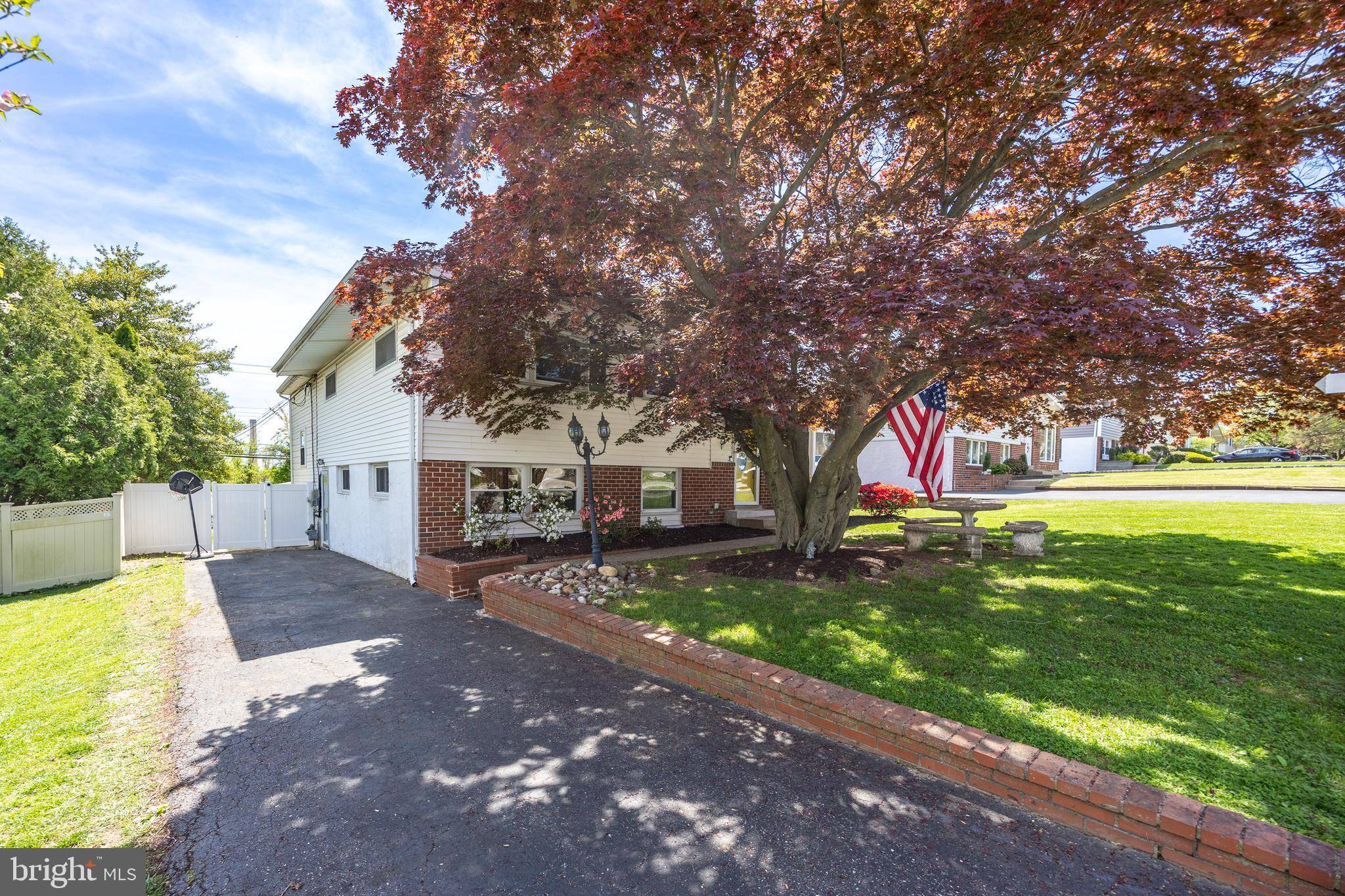 Broomall, PA 19008,533 WARREN BLVD