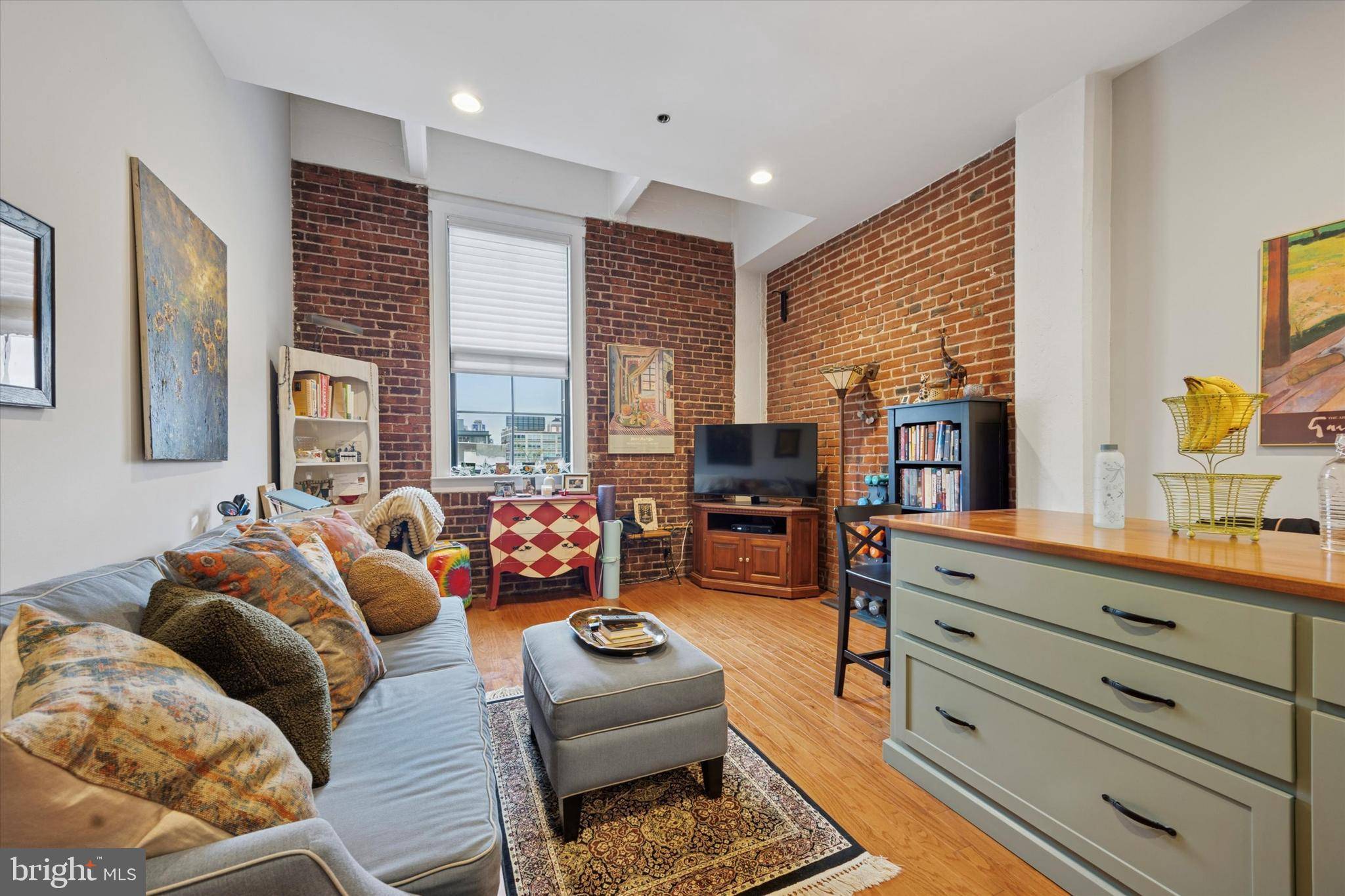 Philadelphia, PA 19106,315 NEW ST #417