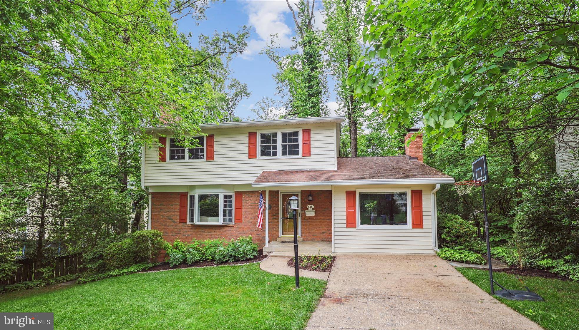 Falls Church, VA 22046,526 POPLAR DR