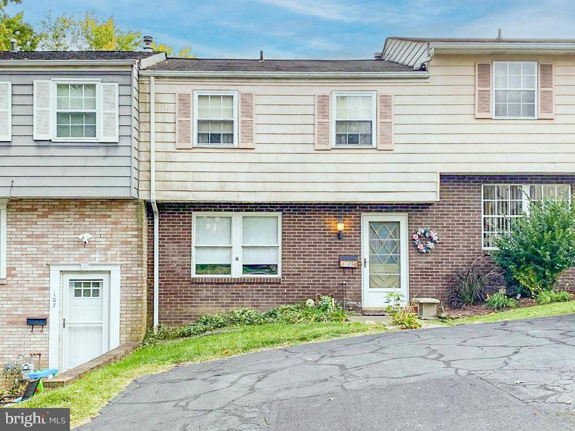 Canonsburg, PA 15317,109 OLD MEADOW RD