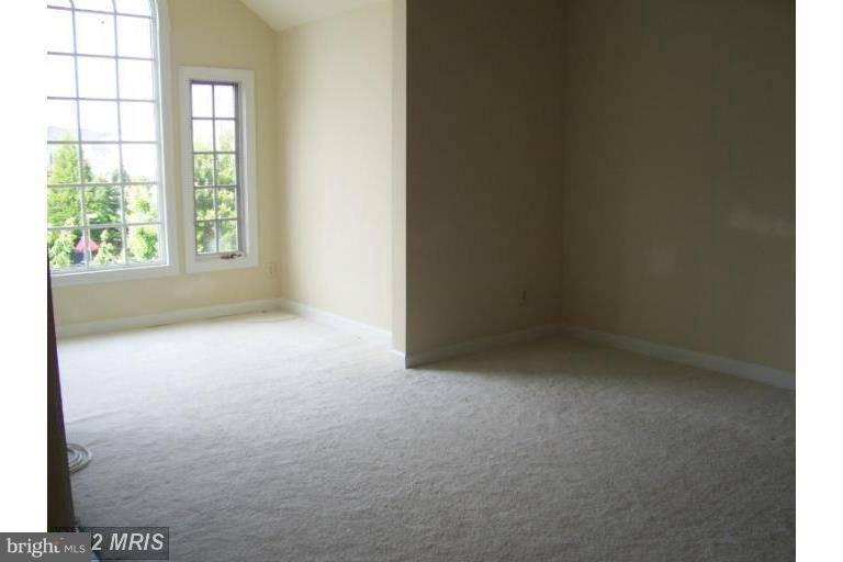 Lorton, VA 22079,8303 BLUEBIRD WAY #M
