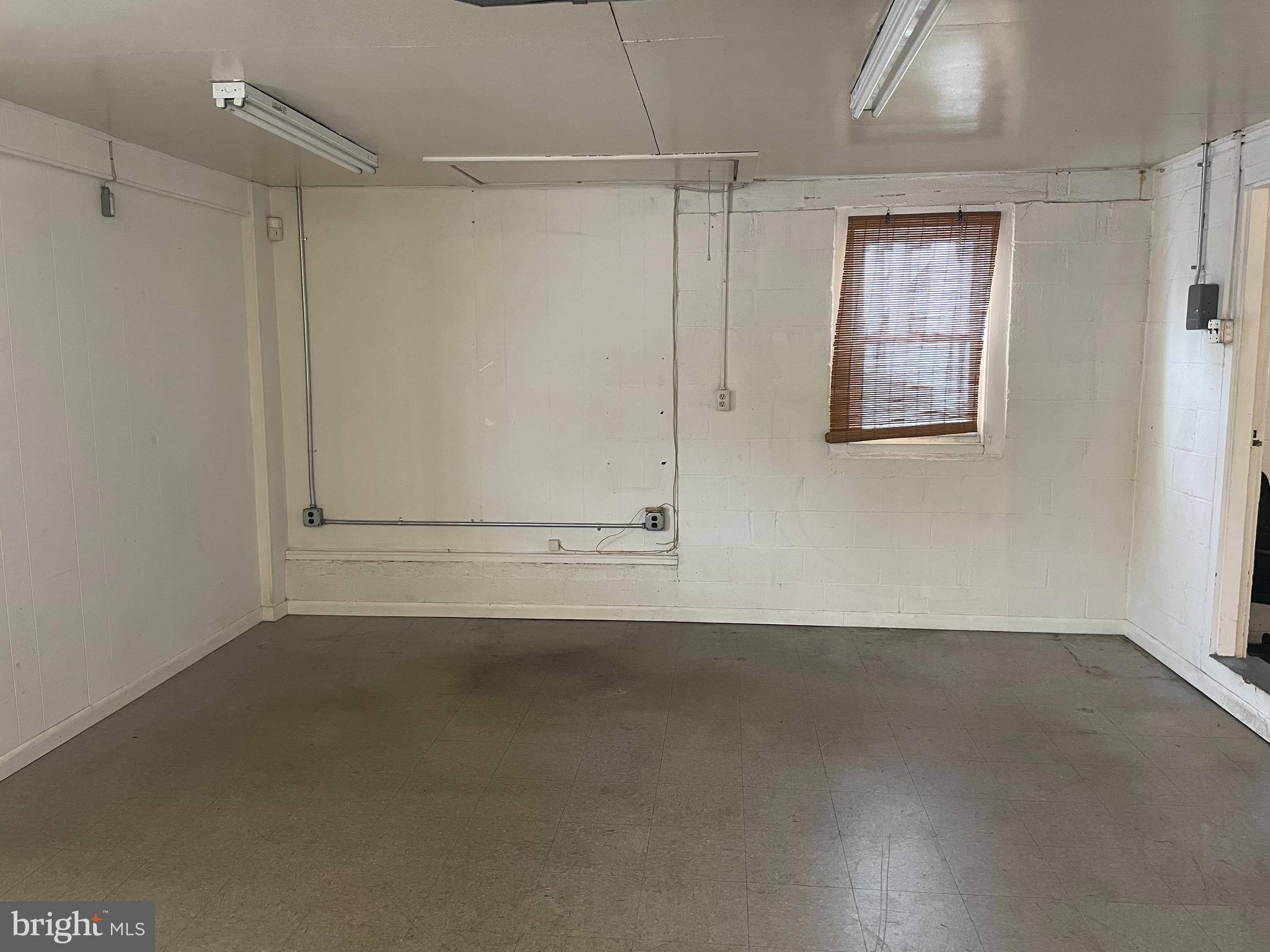 Horsham, PA 19044,176 EASTON RD