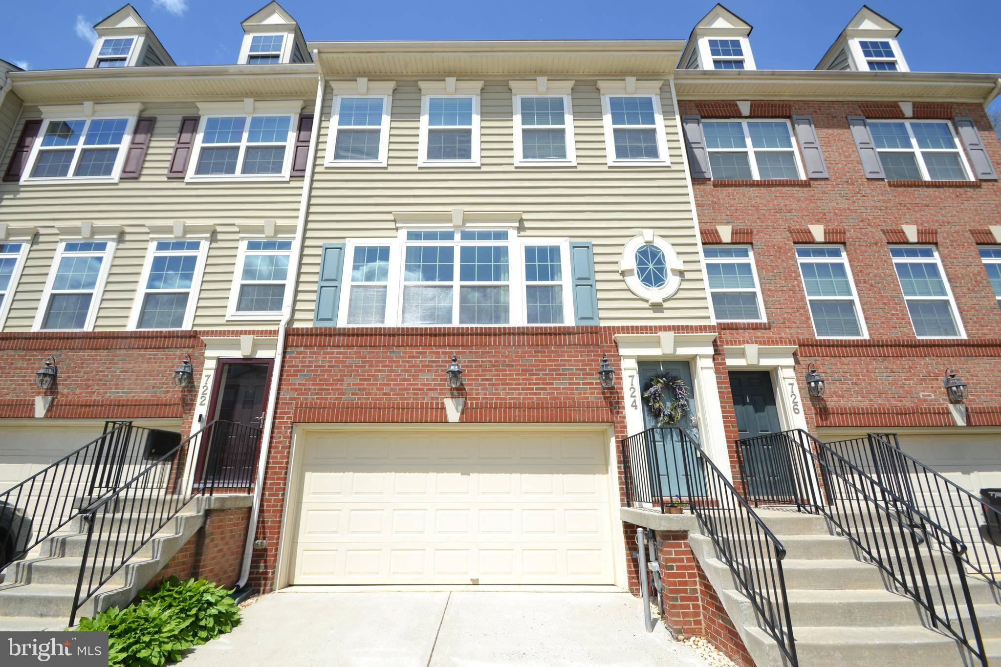 Glen Burnie, MD 21060,724 HIDDEN OAK LN