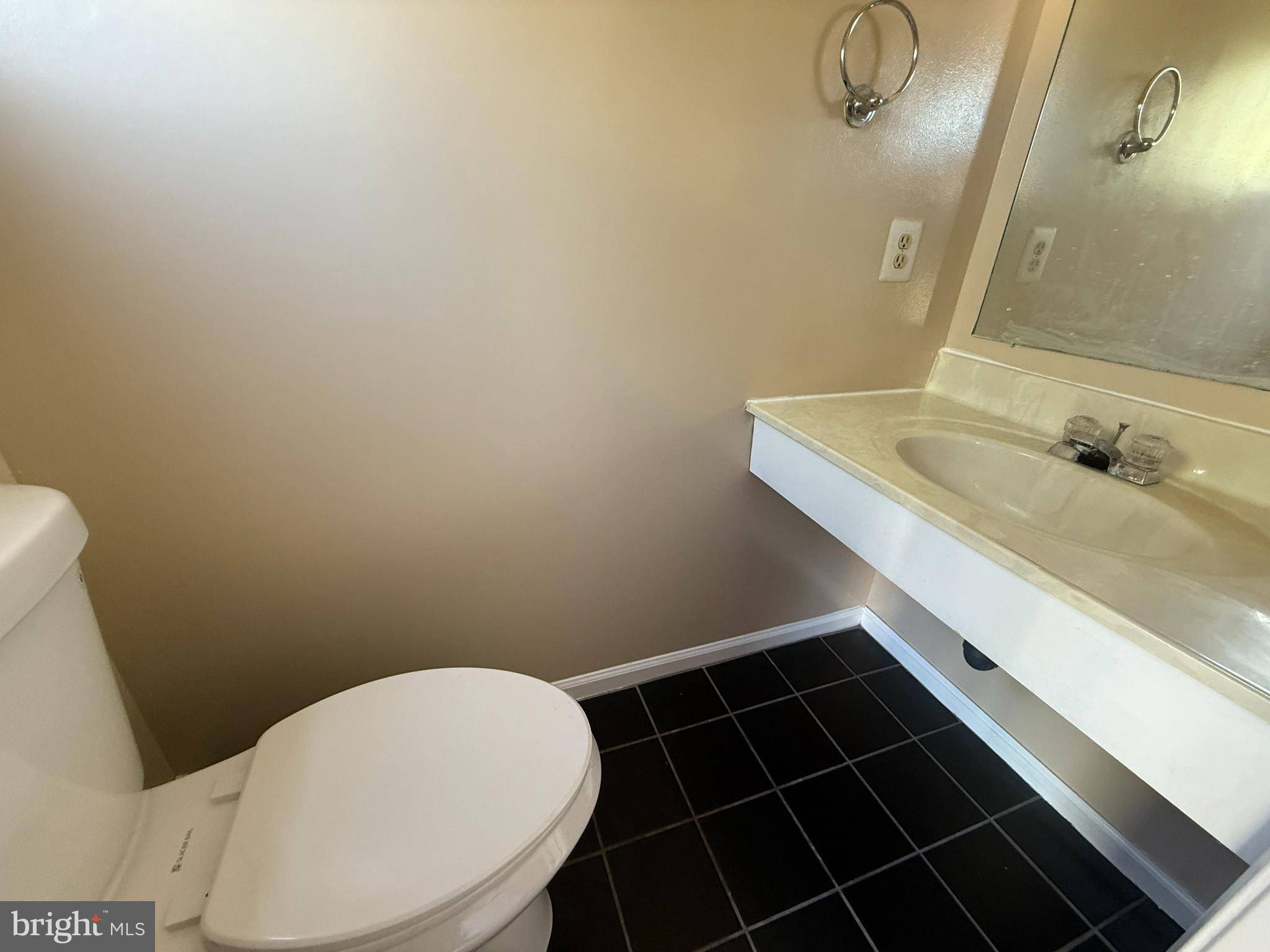 Chantilly, VA 20151,4185 PLEASANT MEADOW CT #101B