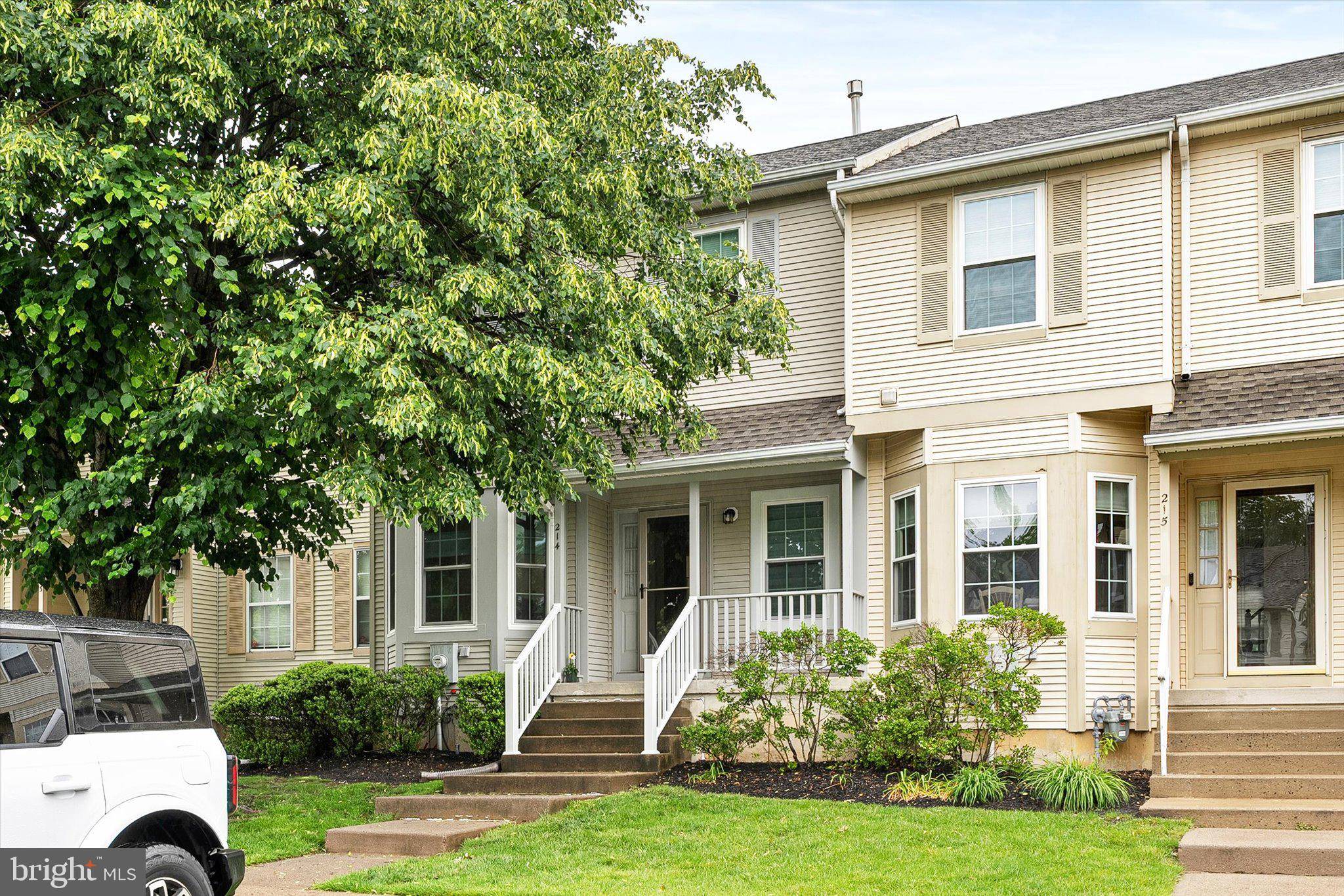 Trenton, NJ 08691,214 WAVERLY CT