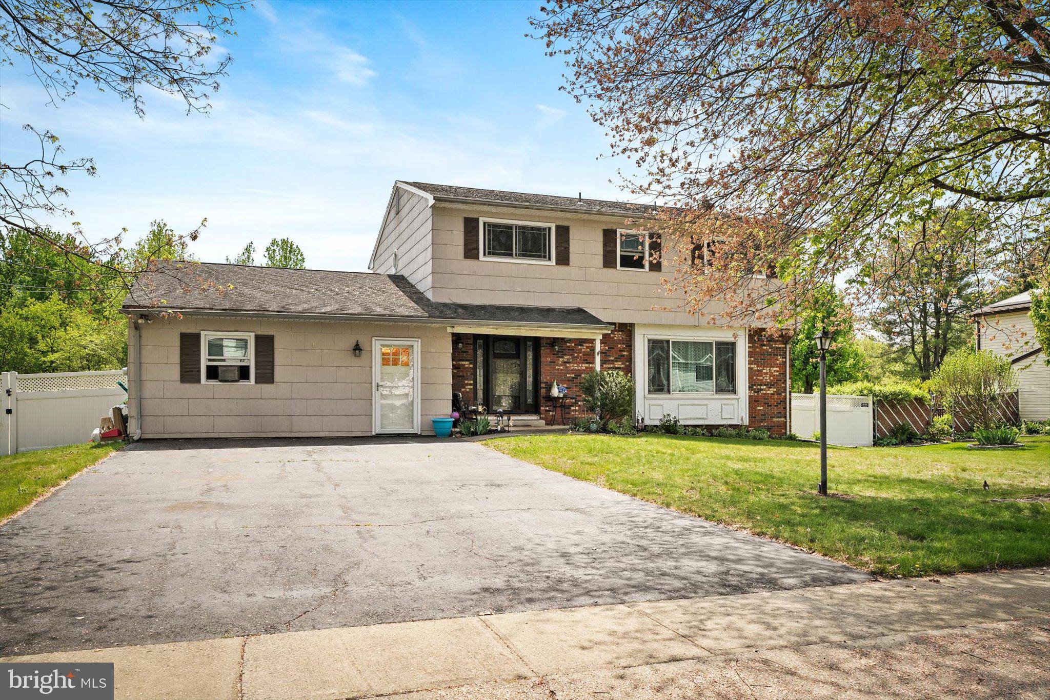 Hamilton, NJ 08619,411 FLOCK RD