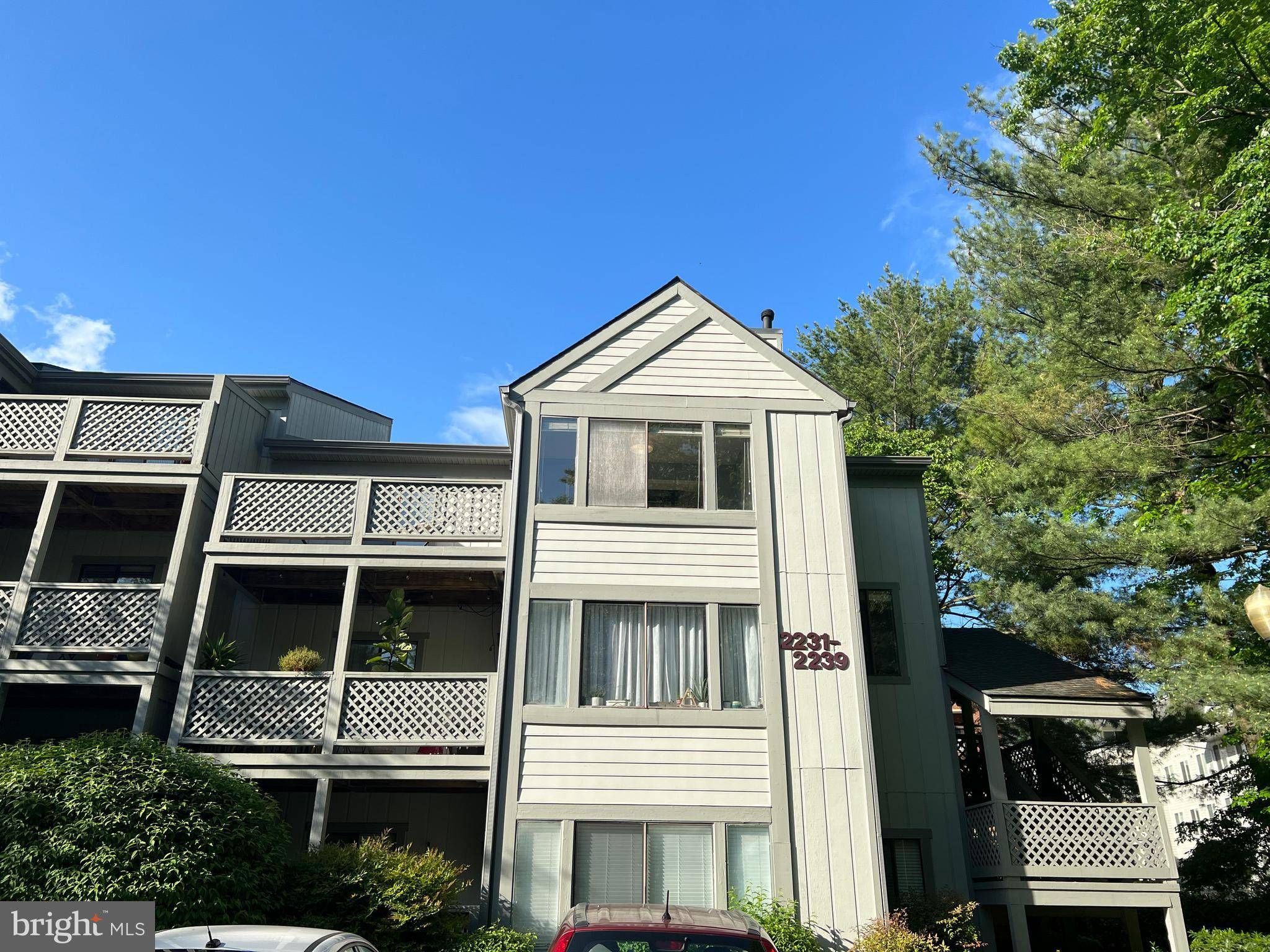 Reston, VA 20191,2239 HUNTERS RUN DR #2239