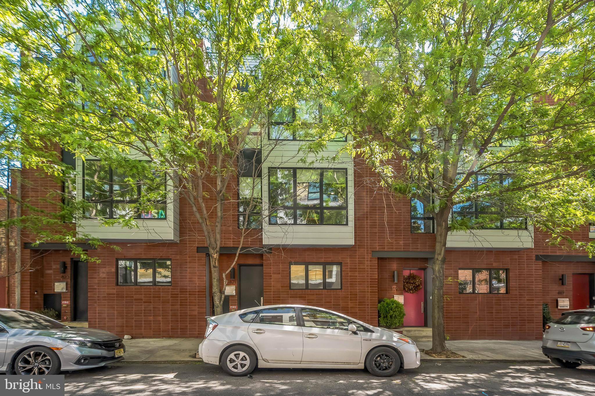 Philadelphia, PA 19123,821 N 4TH ST