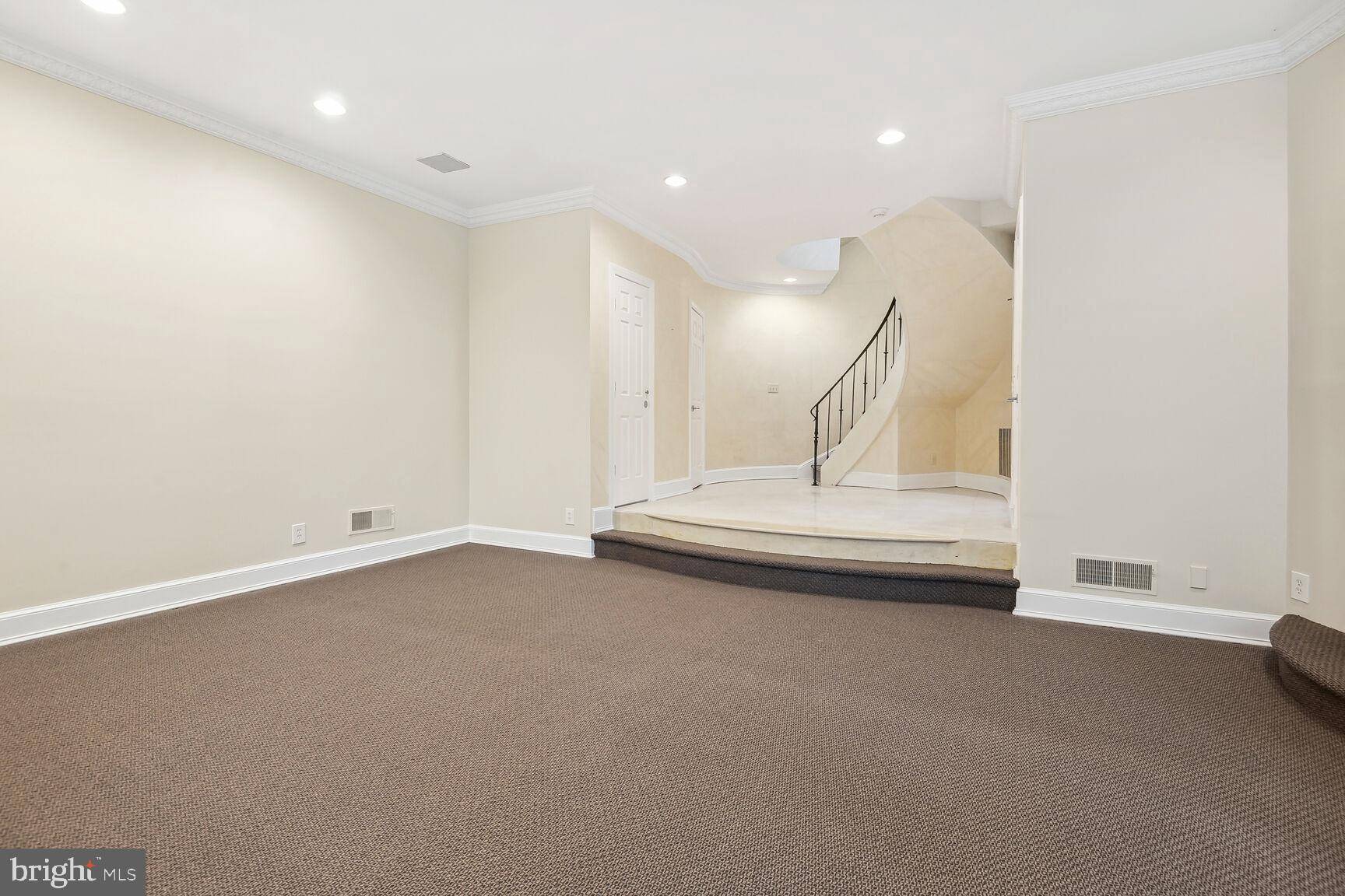Washington, DC 20007,4512 FOXHALL CRESCENT NW