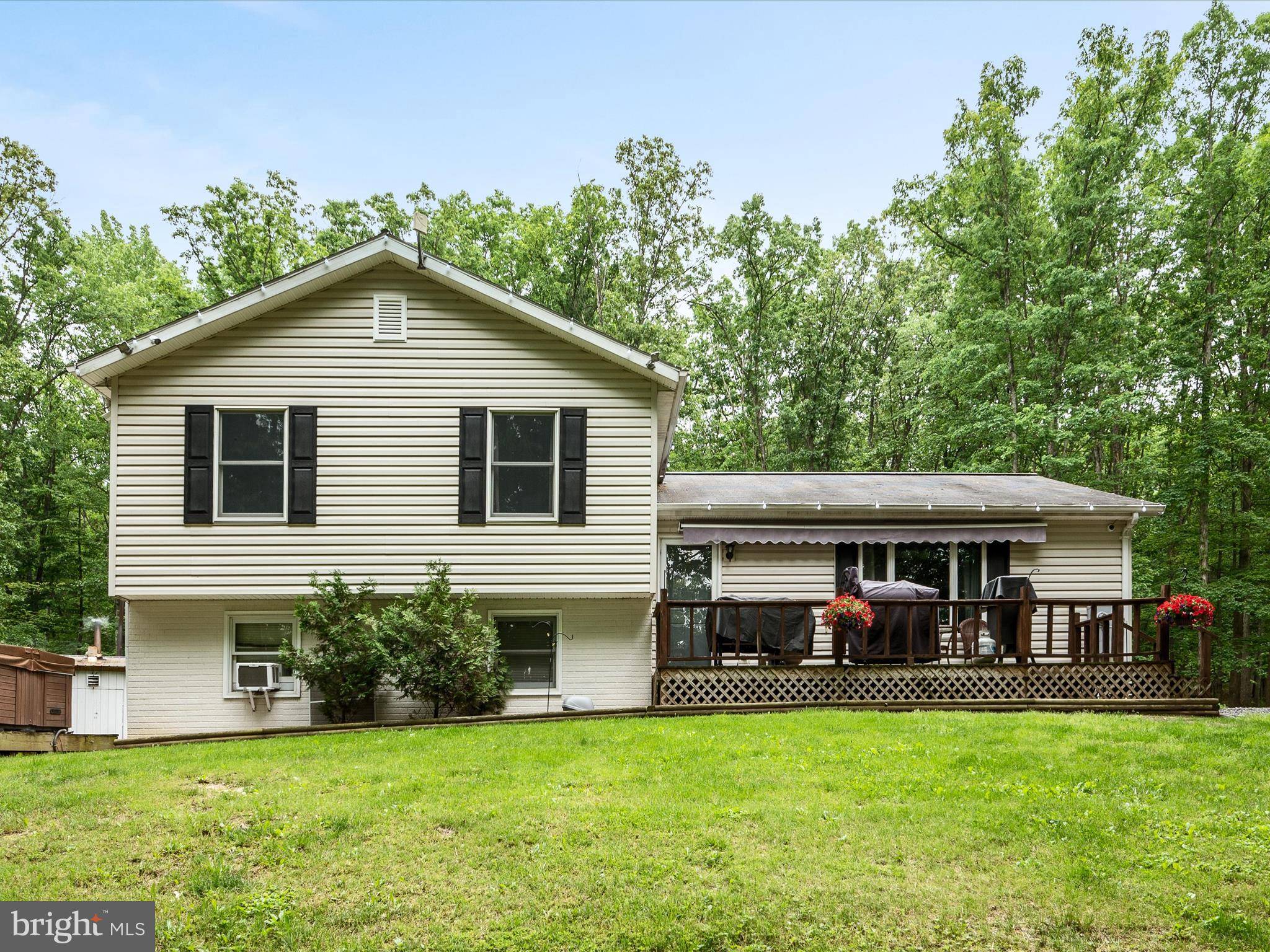 Moorefield, WV 26836,125 ENDER DR
