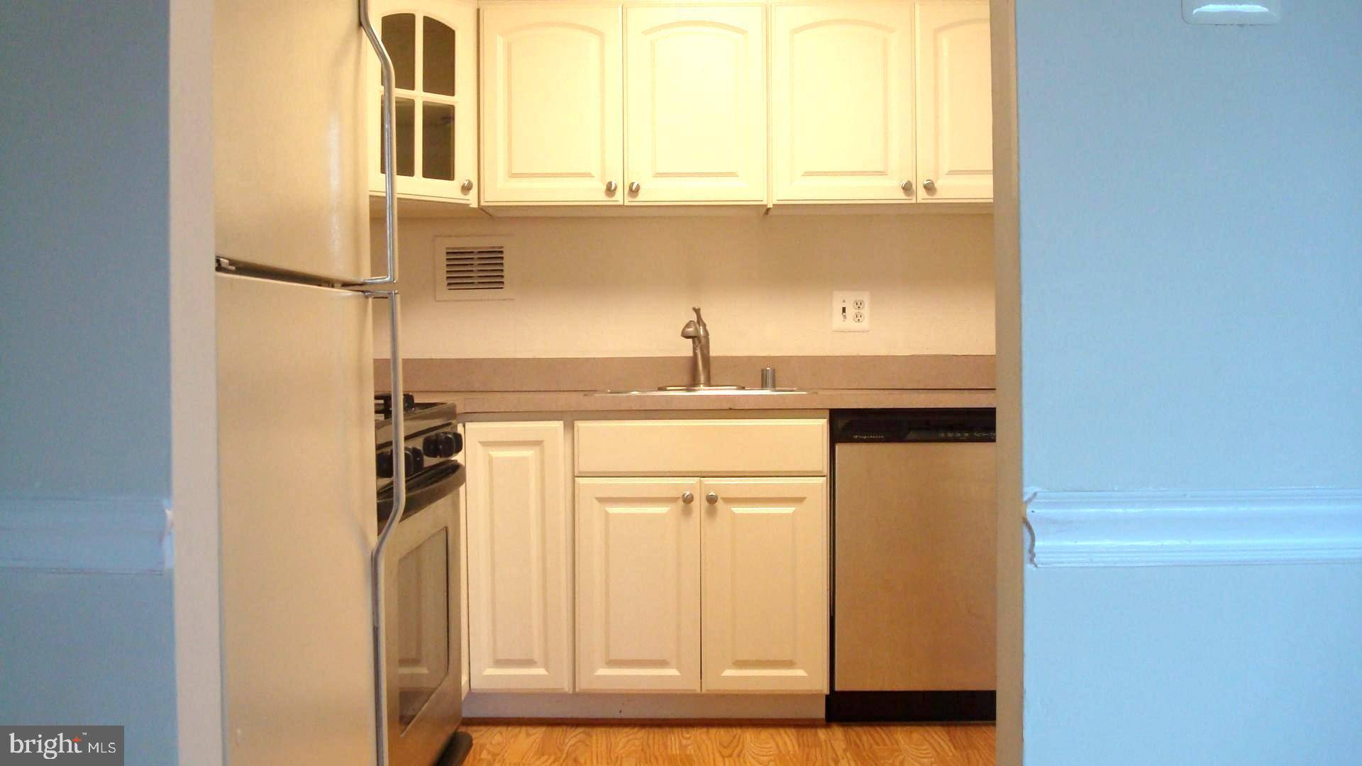 Alexandria, VA 22303,2624 REDCOAT DR #162