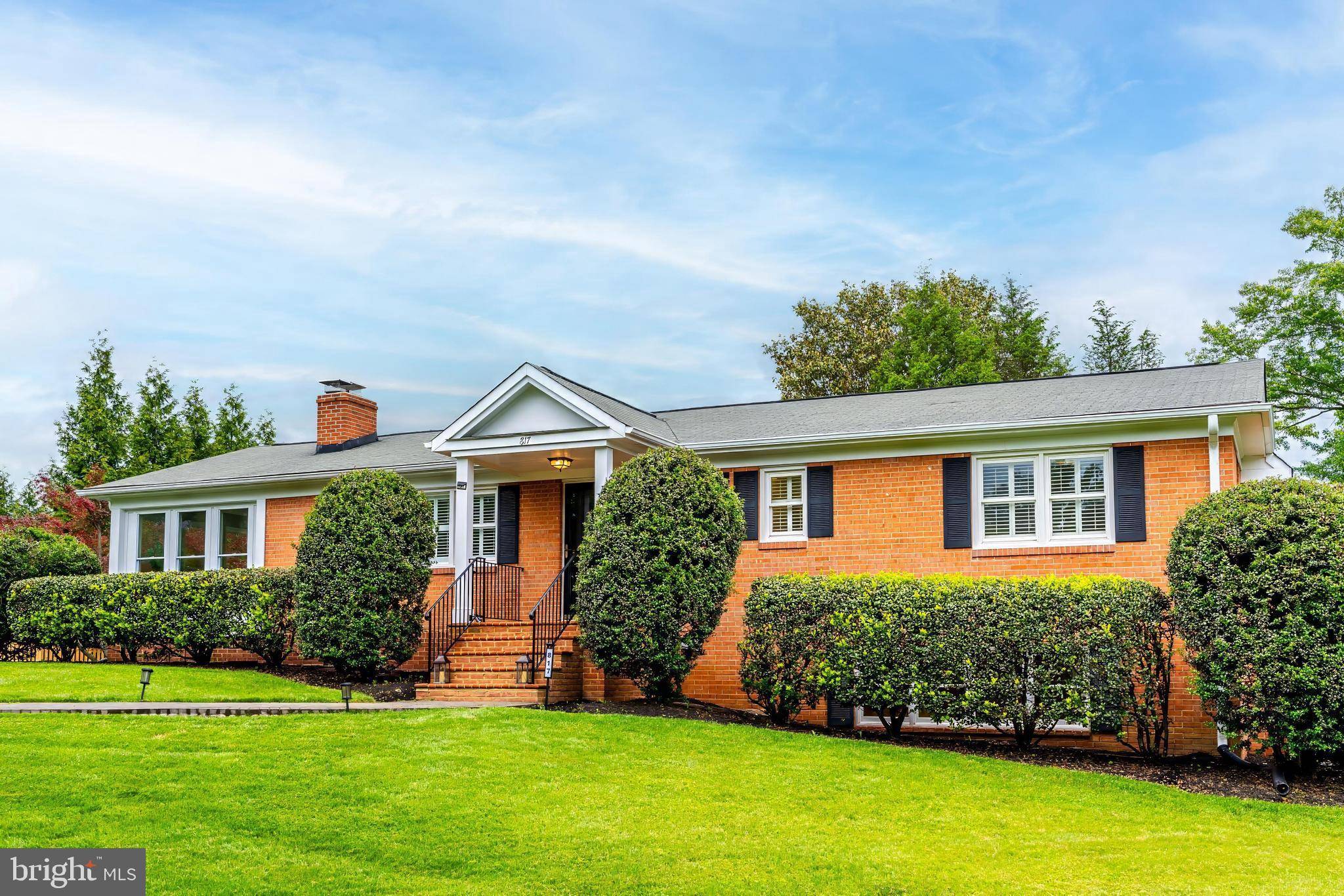 Great Falls, VA 22066,817 GOLDEN ARROW ST