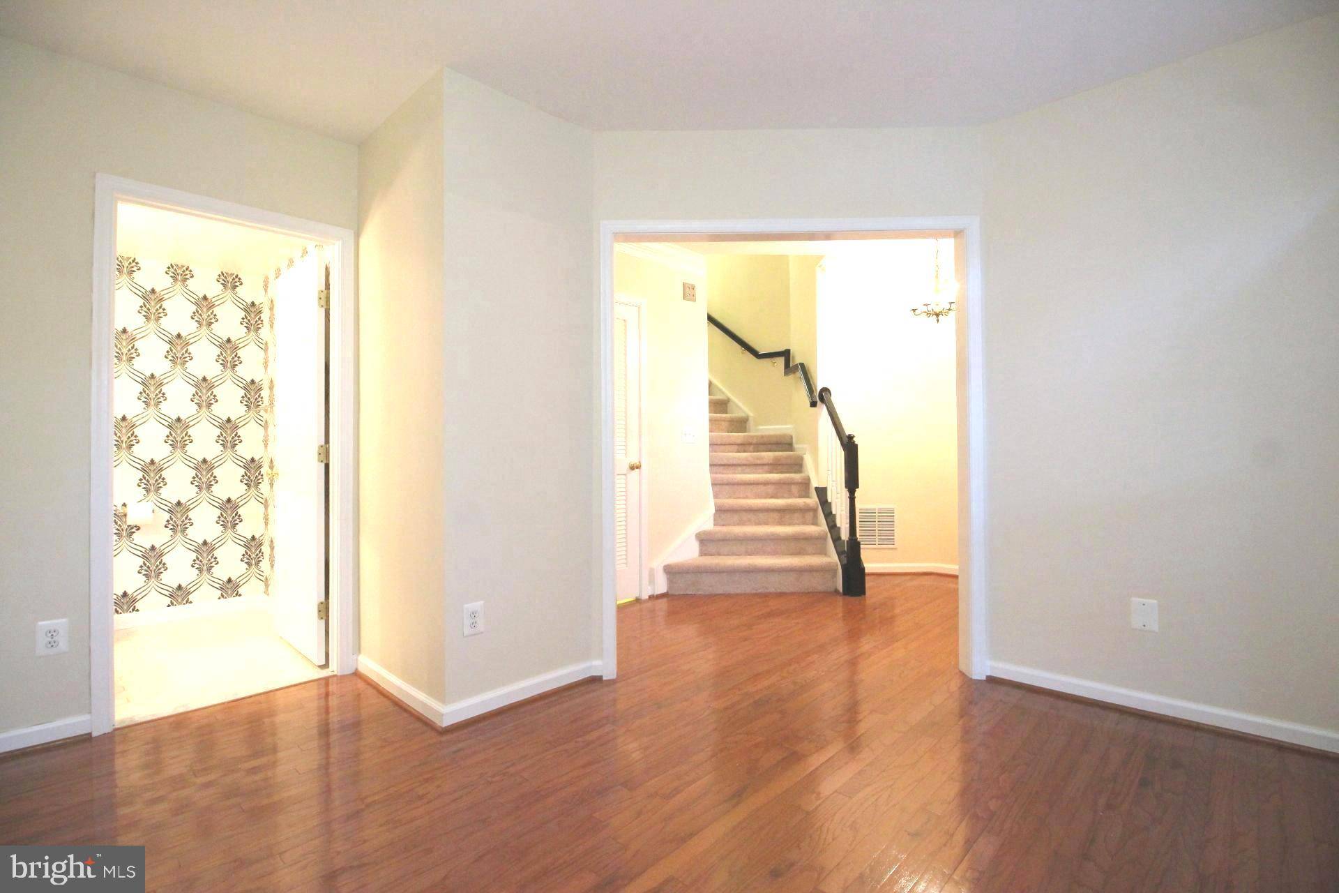 Alexandria, VA 22314,704 CATTS TAVERN DR