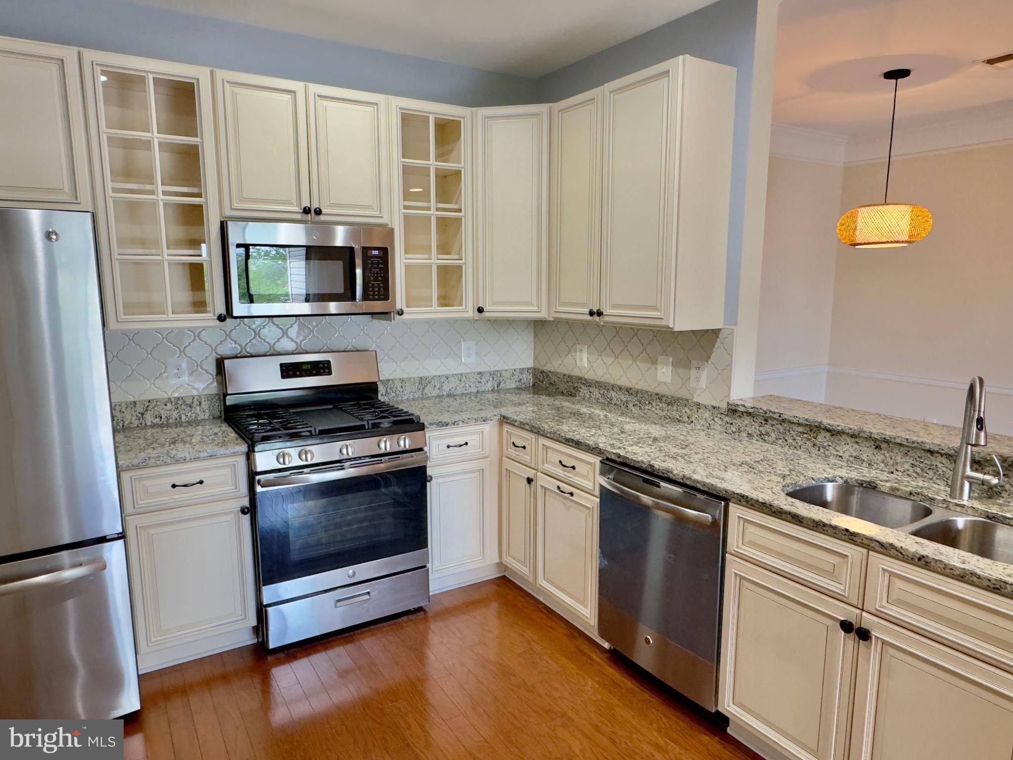 Alexandria, VA 22315,6553 GRANGE LN #203