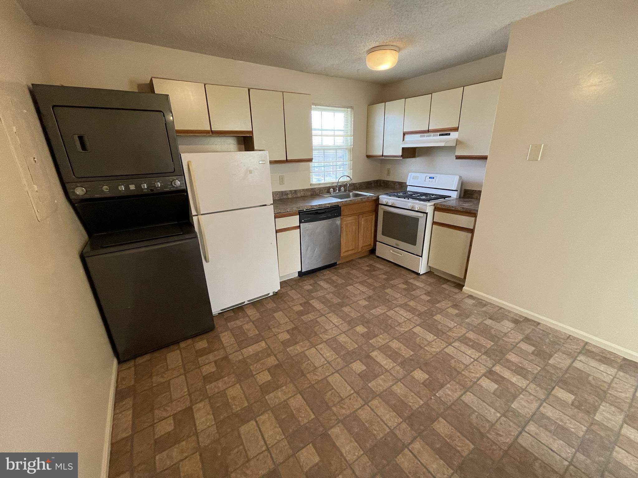 Cherry Hill, NJ 08034,100 PARK BLVD #17D