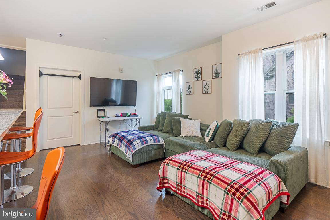 Trenton, NJ 08608,350 S BROAD ST #305