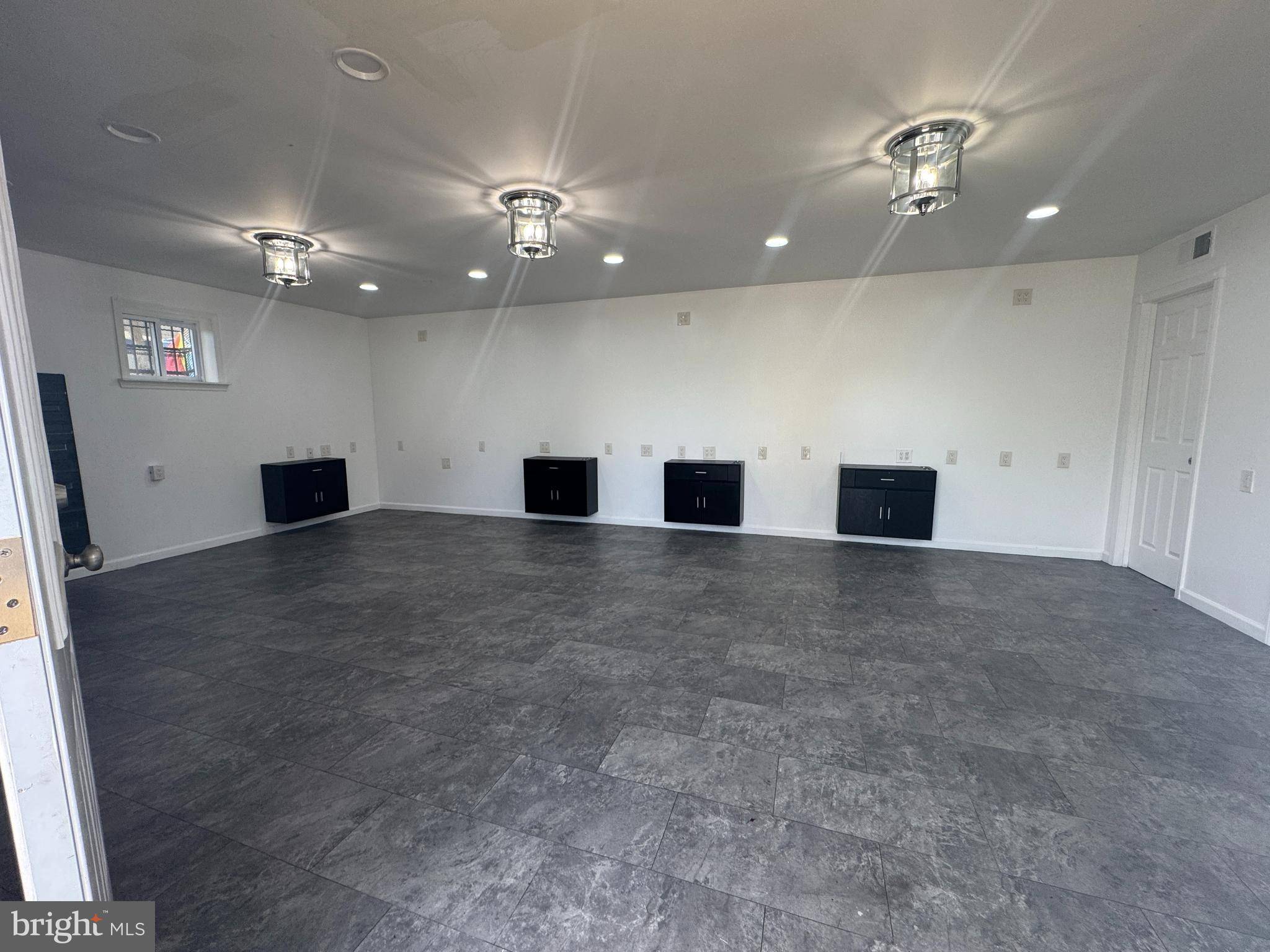 Trenton, NJ 08638,393--REAR BRUNSWICK