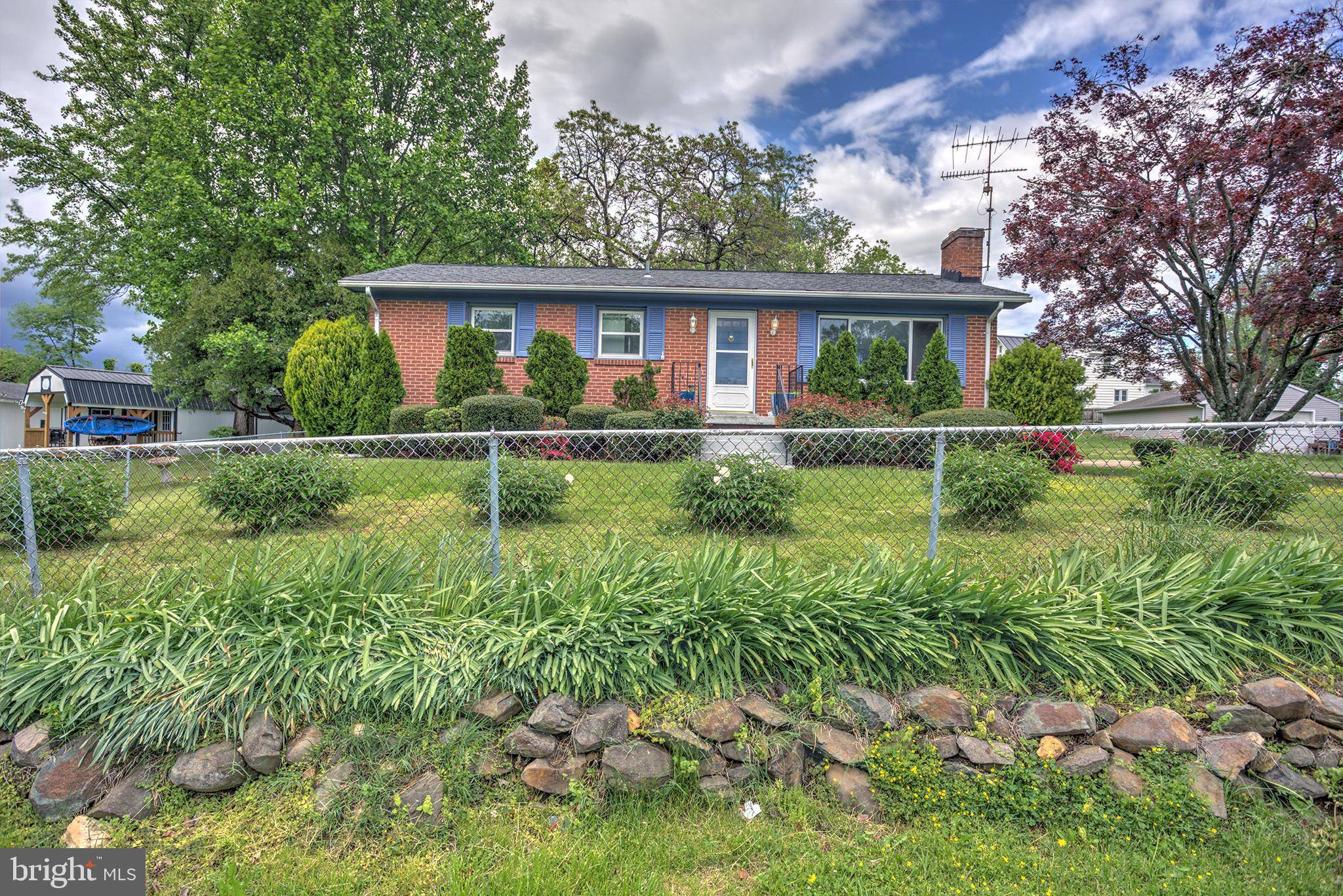 Purcellville, VA 20132,321 E E ST