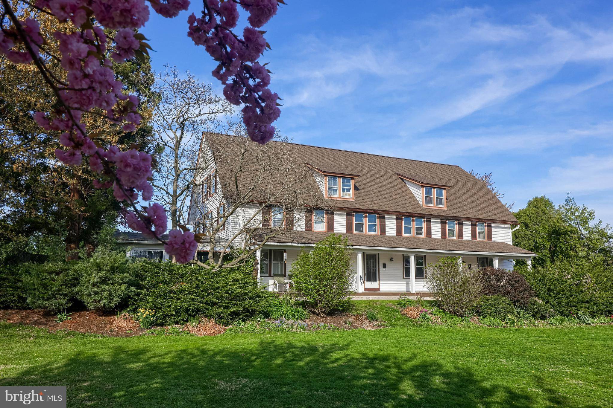 New Holland, PA 17557,104 N CUSTER AVE