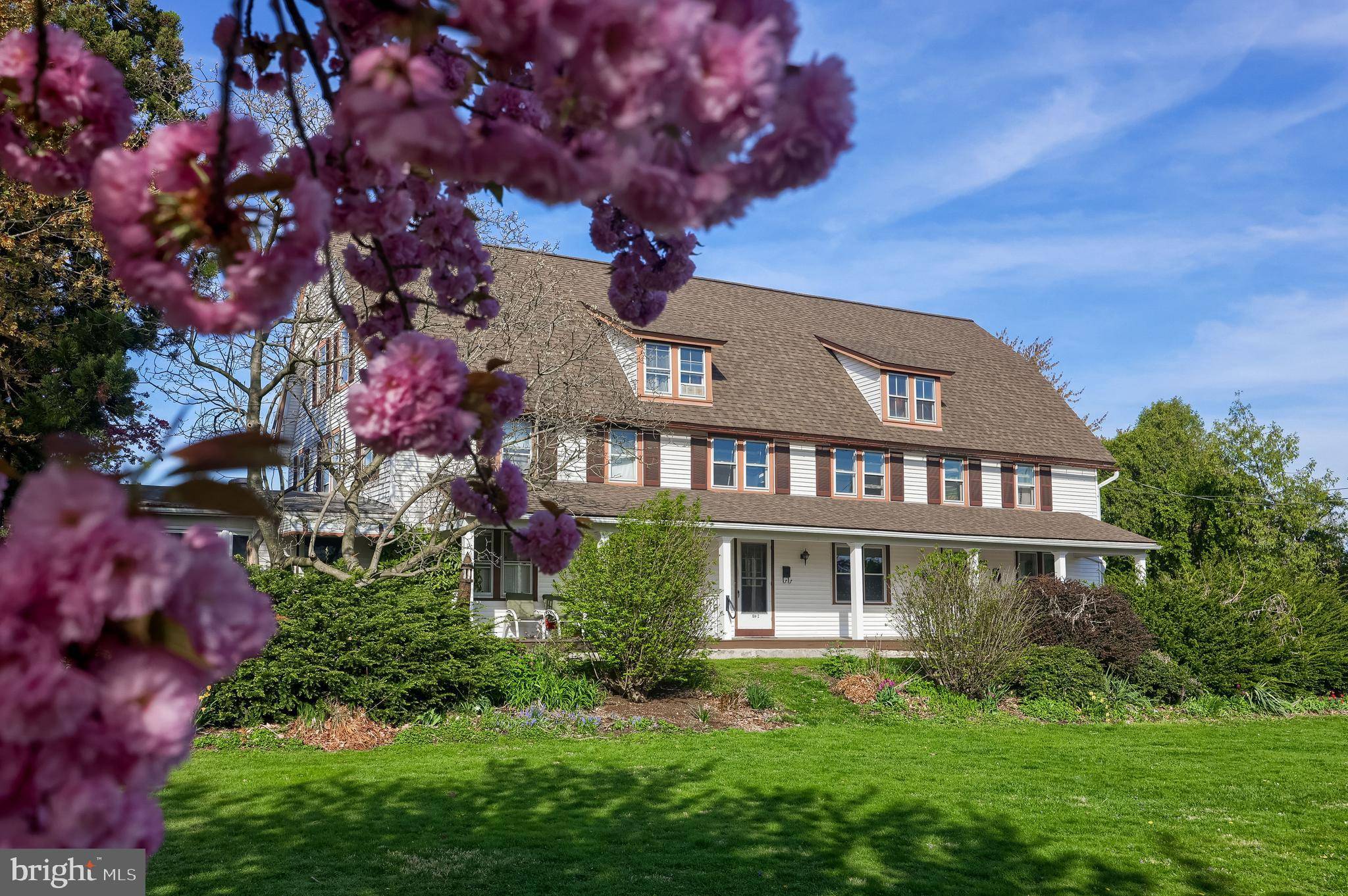 New Holland, PA 17557,104 N CUSTER AVE