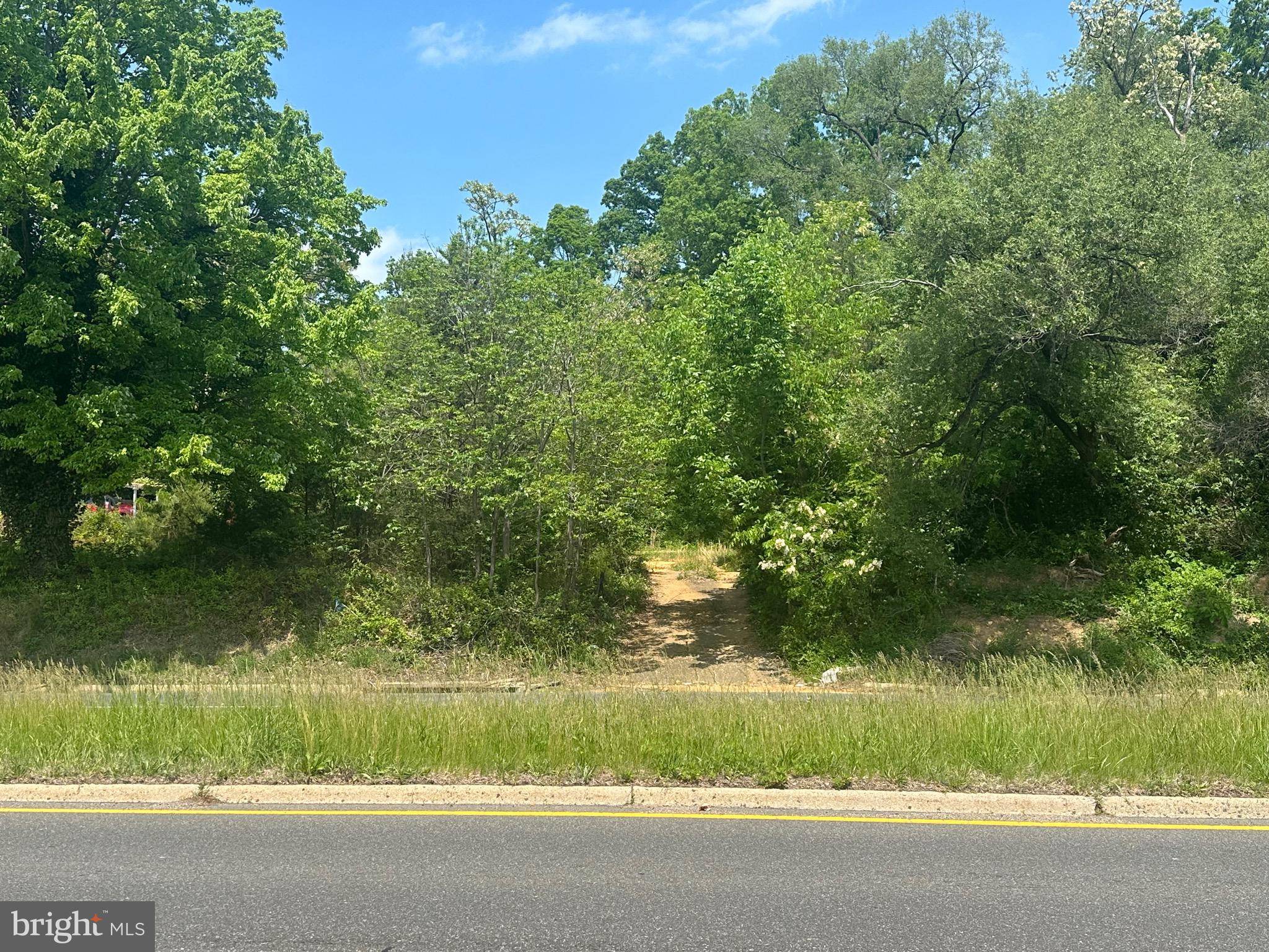 Annandale, VA 22003,6416 COLUMBIA PIKE