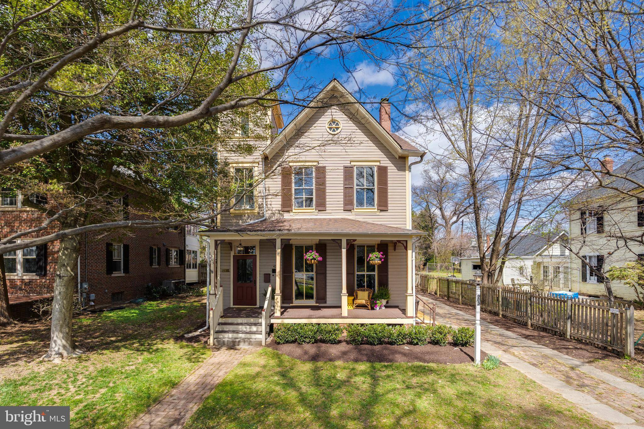 Rockville, MD 20850,203 W MONTGOMERY AVE
