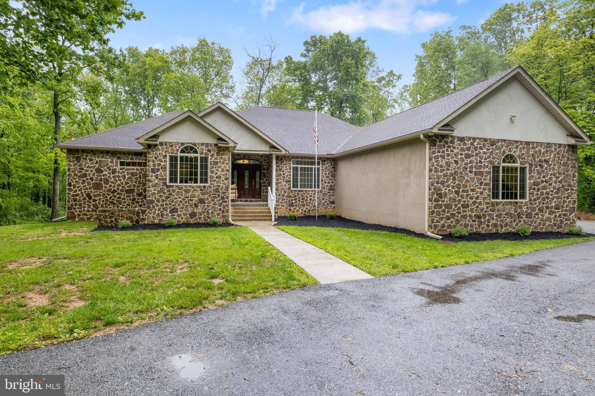 Spring Grove, PA 17362,1982 WHYTE LN