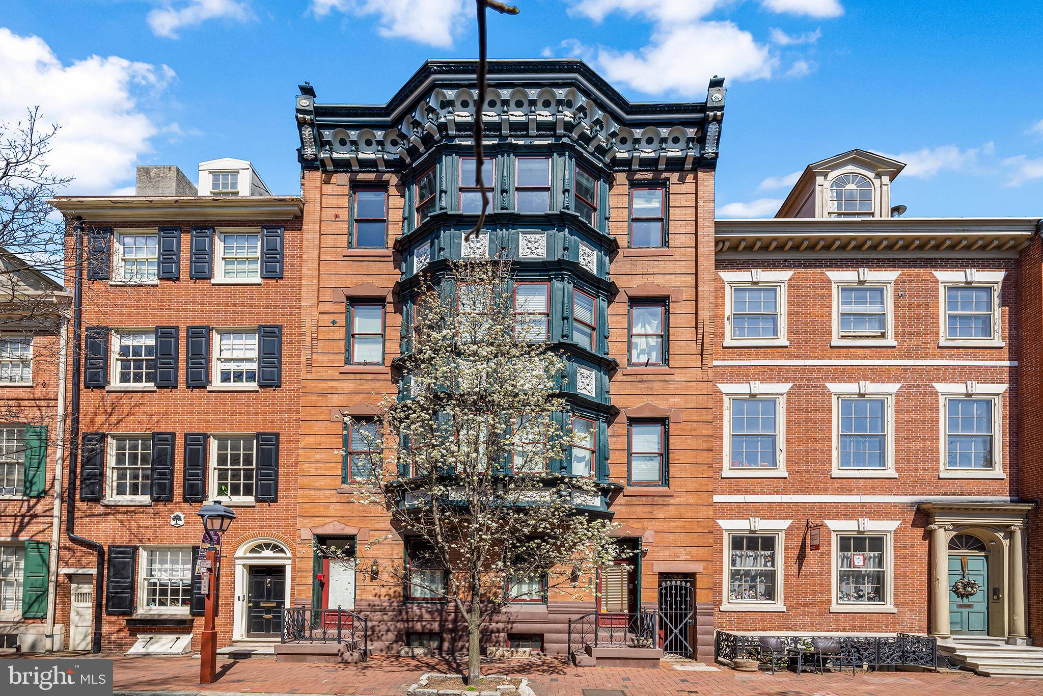 Philadelphia, PA 19106,231 PINE ST #4F
