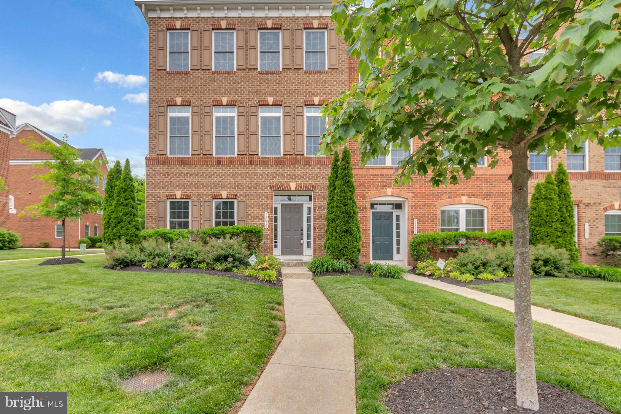 Herndon, VA 20171,13691 NEIL ARMSTRONG AVE