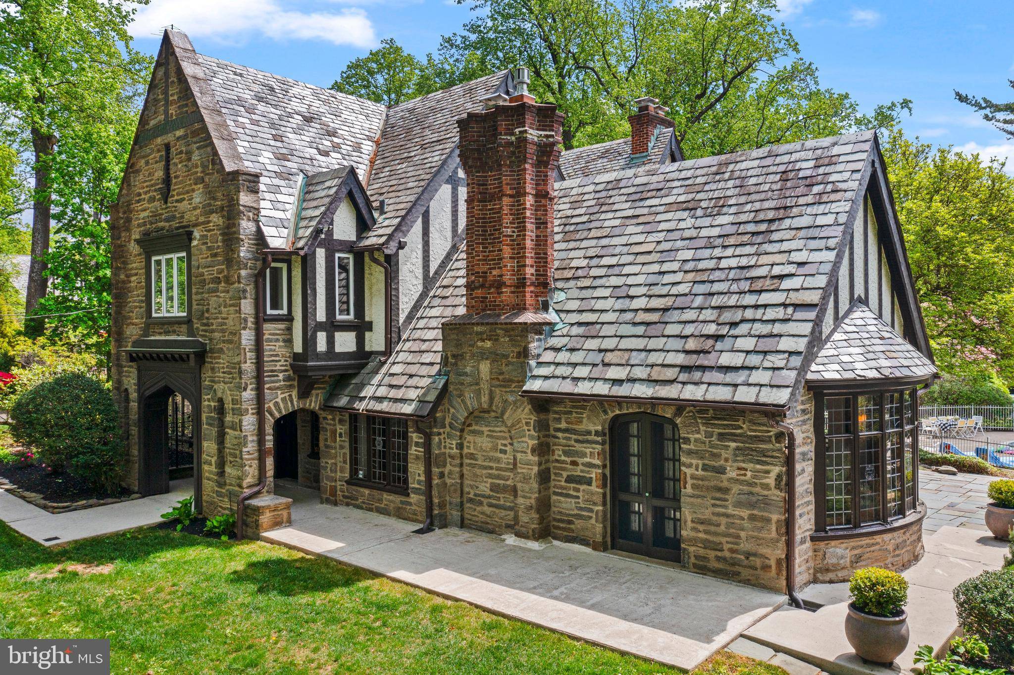 Rydal, PA 19046,857 MEETINGHOUSE RD