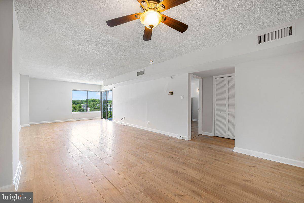Hyattsville, MD 20783,9200 EDWARDS WAY #1202
