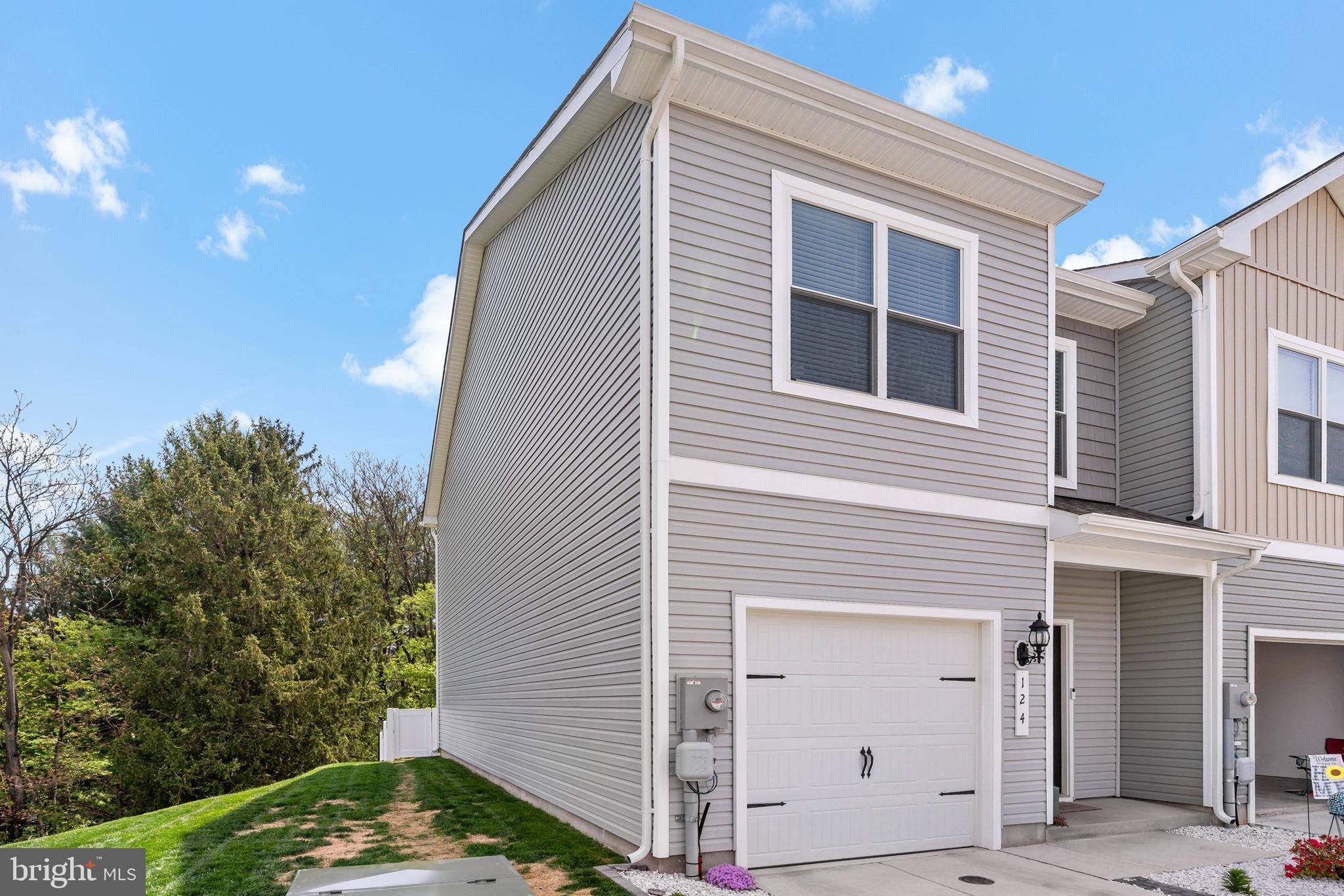 Falling Waters, WV 25419,124 PADDINGTON ST