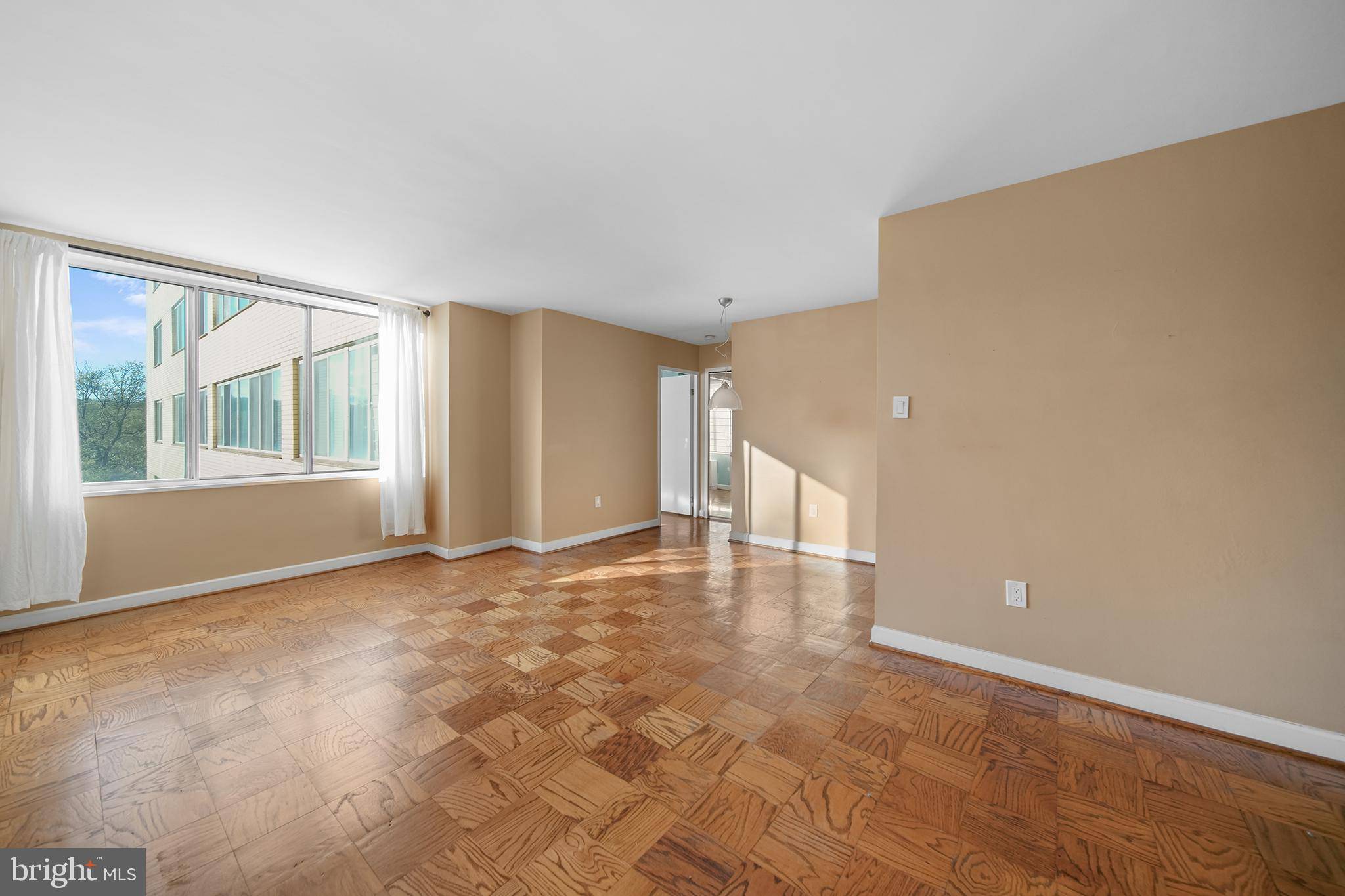 Alexandria, VA 22307,6641 WAKEFIELD DR #405