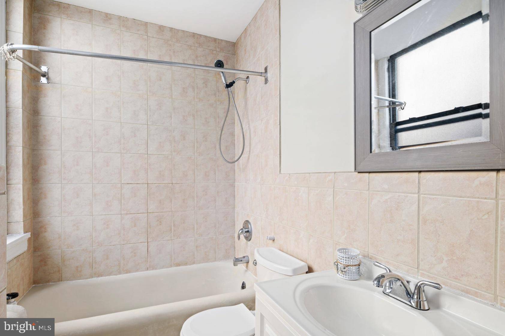 Philadelphia, PA 19107,1324 LOCUST ST #619