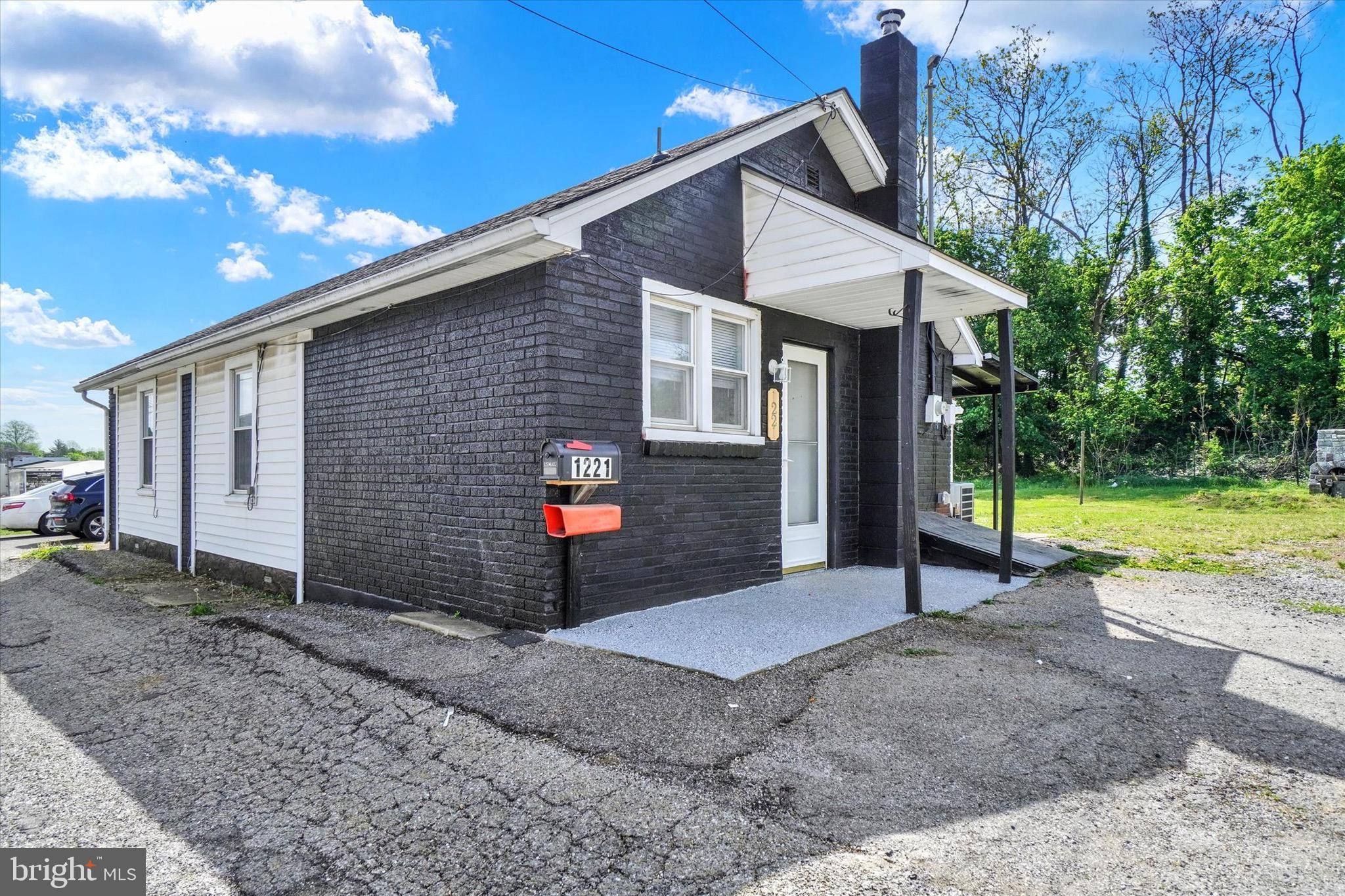 York, PA 17404,1221 W HEIGES ST